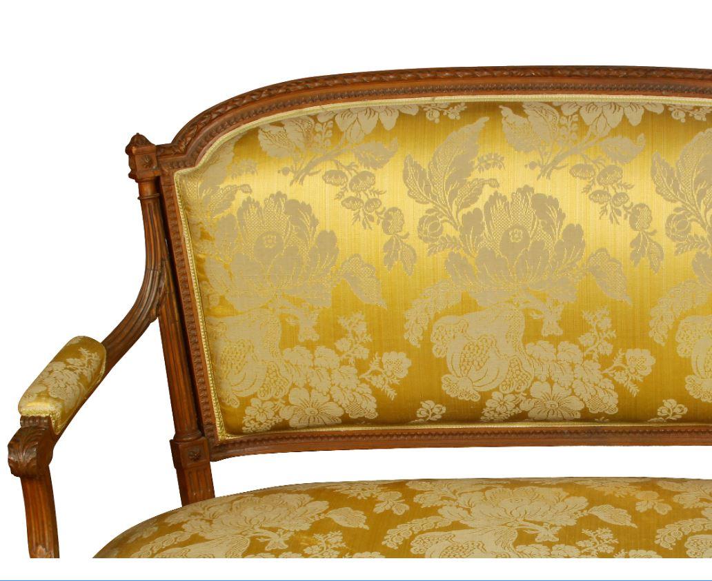 Louis XVI Beechwood Settee in Damask Silk In Good Condition In Locust Valley, NY