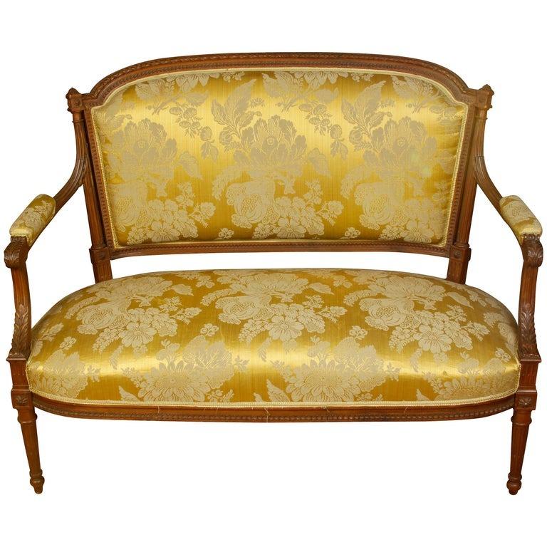 Louis XVI Beechwood Settee in Damask Silk In Good Condition For Sale In Locust Valley, NY