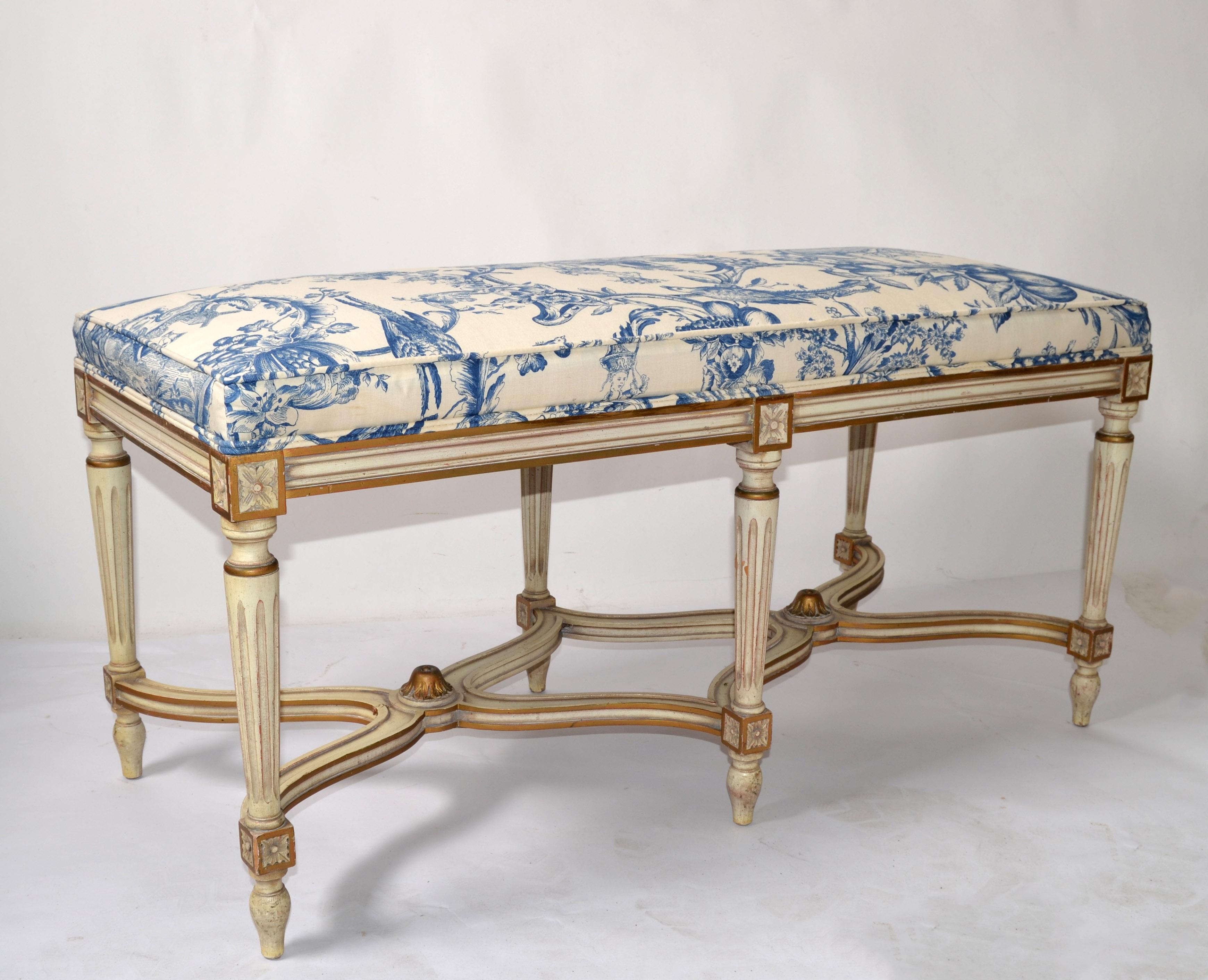 Louis XVI Bench Karges Furniture Co. Hand Carved Hardwood Blue Motif Fabric In Good Condition For Sale In Miami, FL