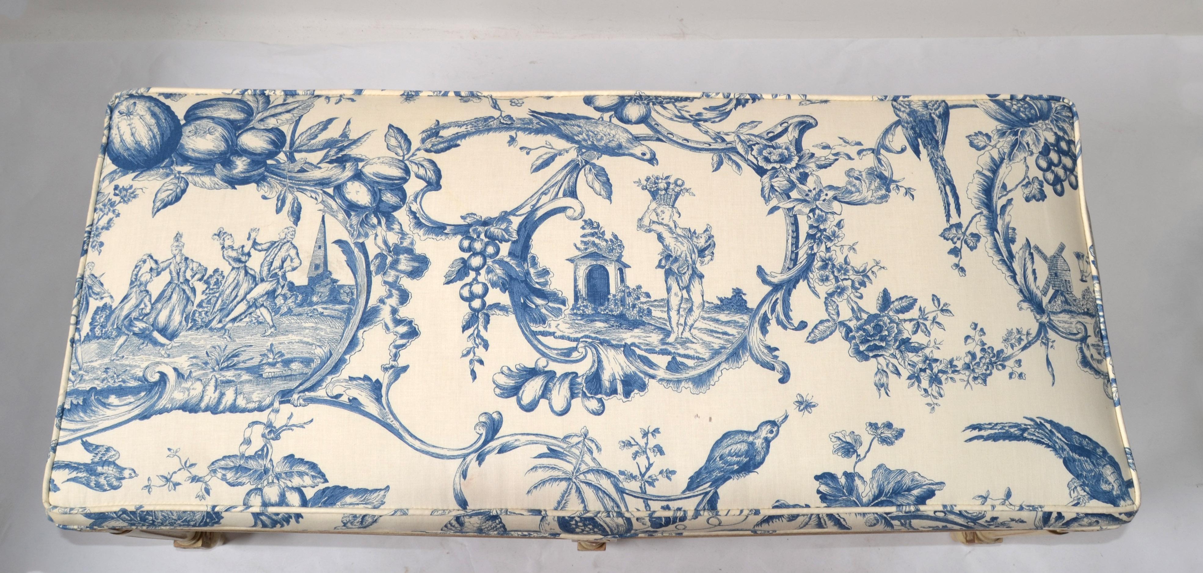 Banc Louis XVI de Karges Furniture Co. Bois dur sculpté à la main Tissu à motif bleu  en vente 2
