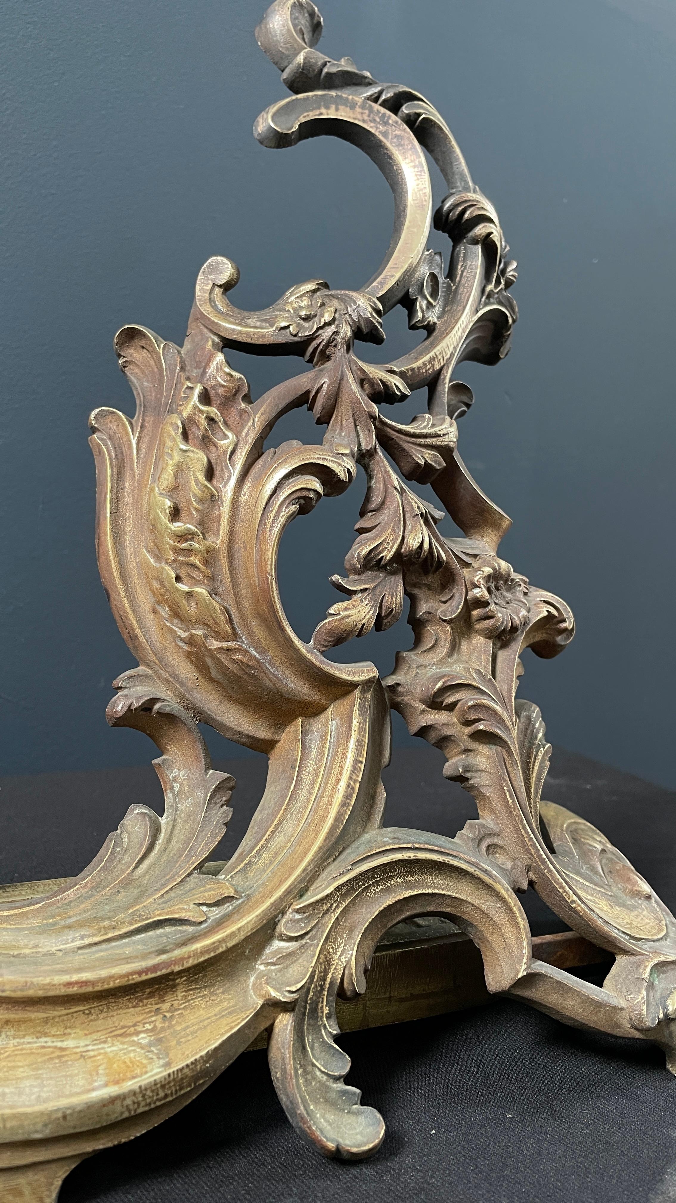 XIXe siècle Défenseur de cheminée réglable en bronze Louis XVI en vente