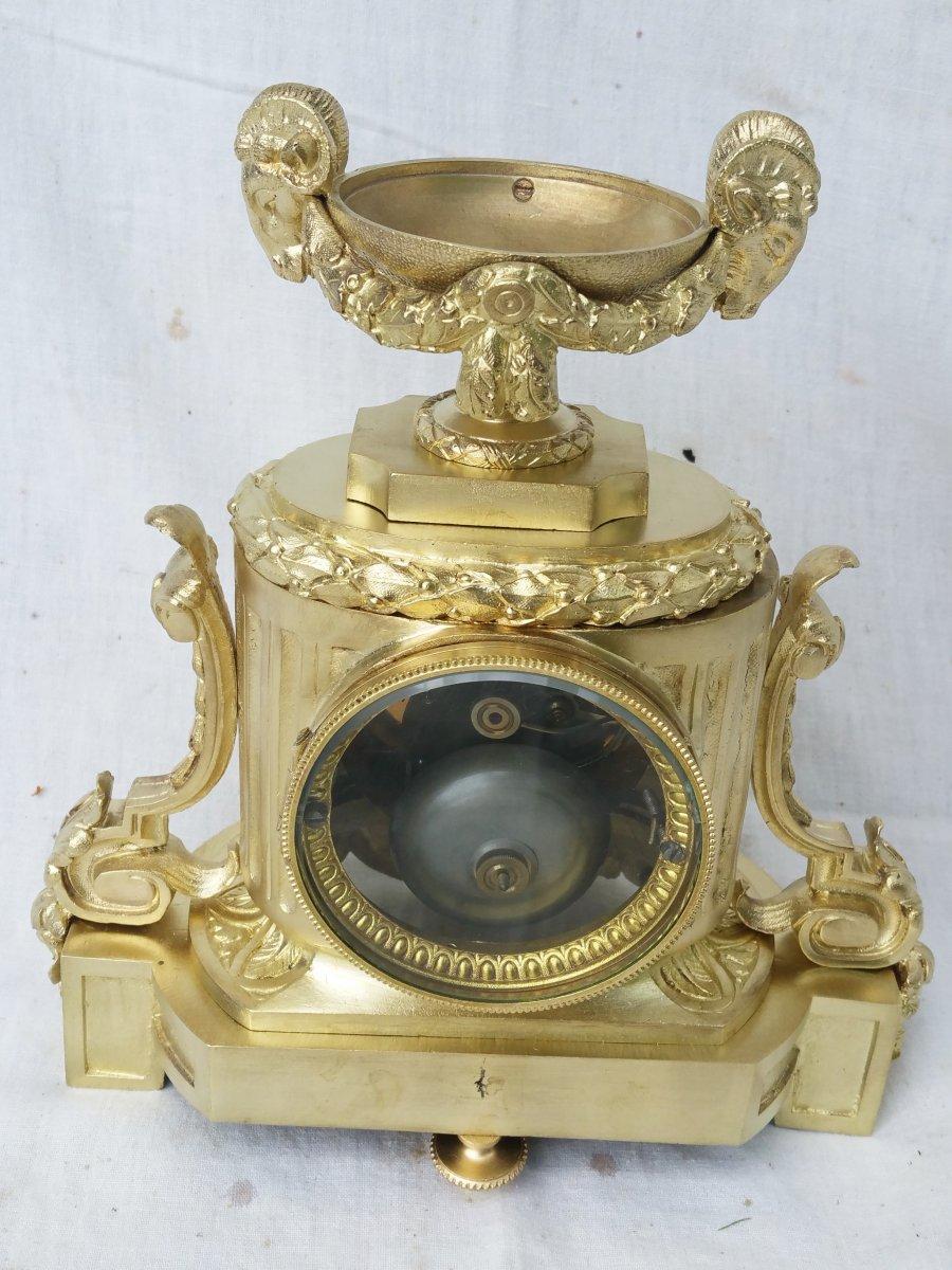 Louis XVI style table pendulum clock in gilt bronze in gilt bronze, gilding of origin, very pretty model. Mouvement of Paris XIX. Please read additional comments.
All our pieces have their 