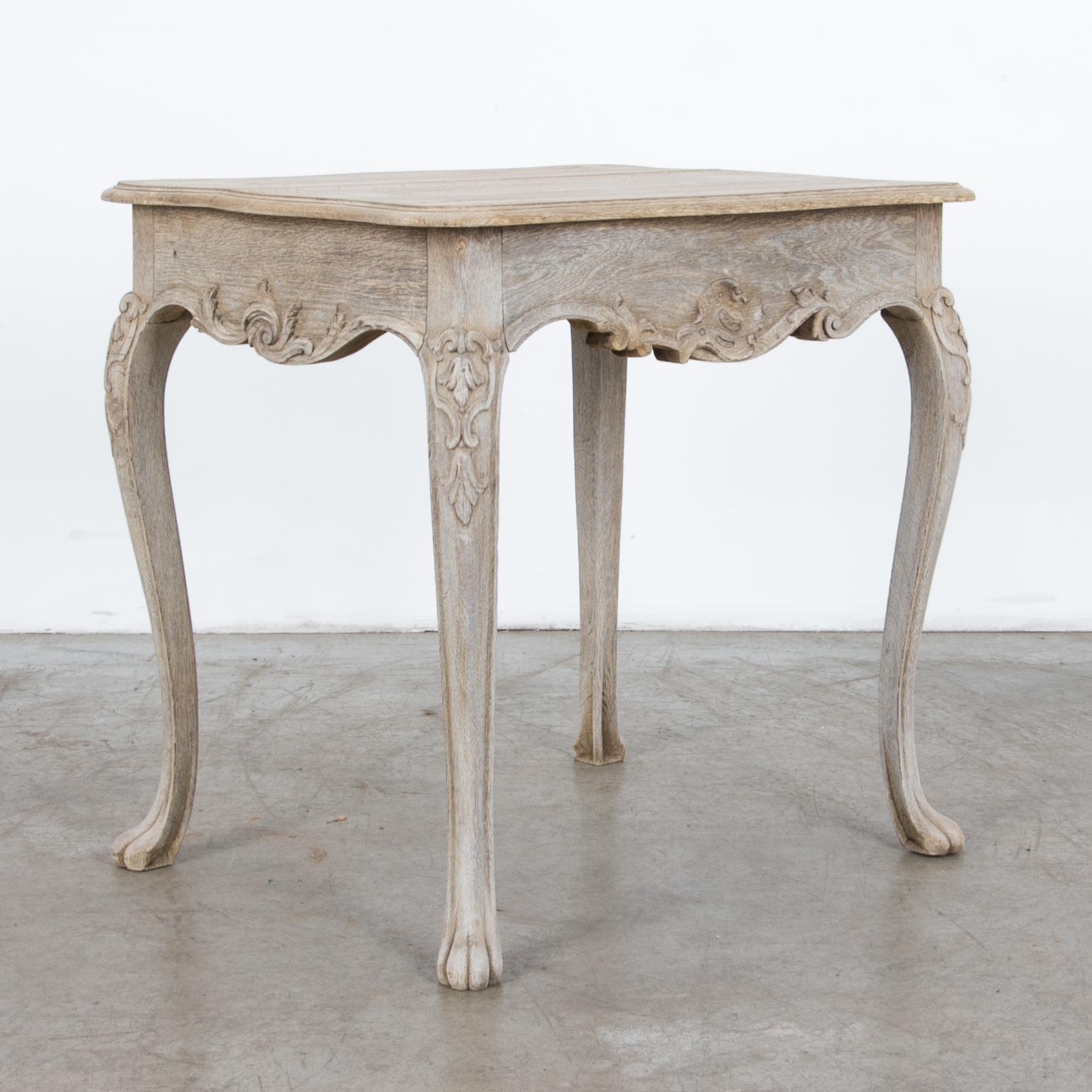 French Louis XVI Cabriole Leg Oak Table