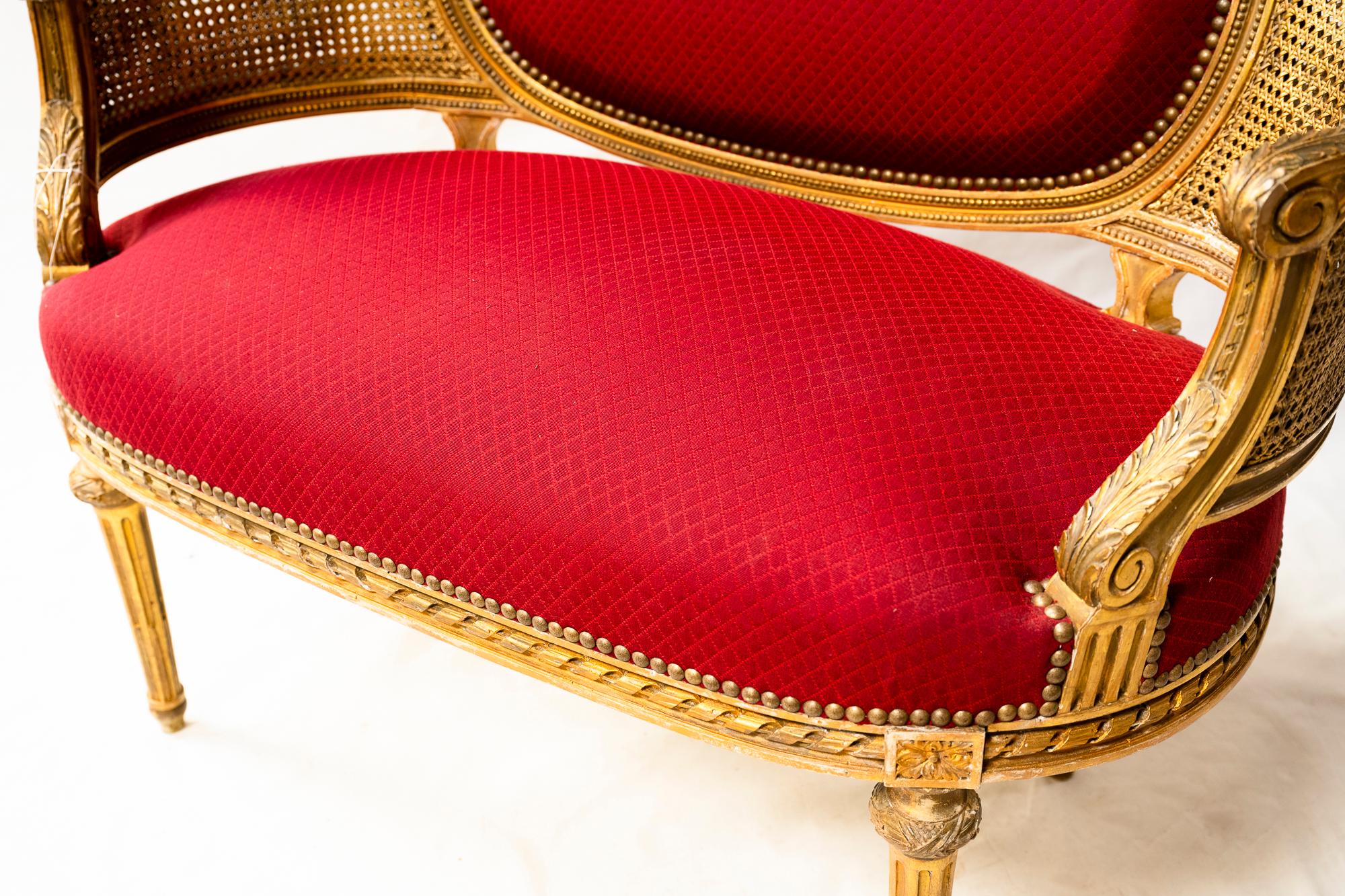 Louis XVI Caned and Red Fabric Canapé en Corbeille For Sale 5