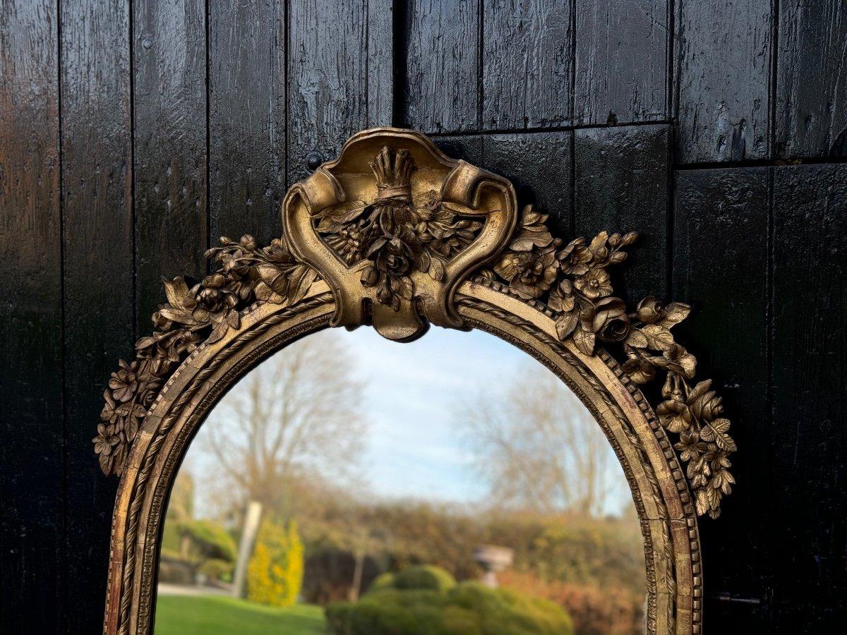Cheminée Louis XVI en bois sculpté et doré, XVIIIe siècle