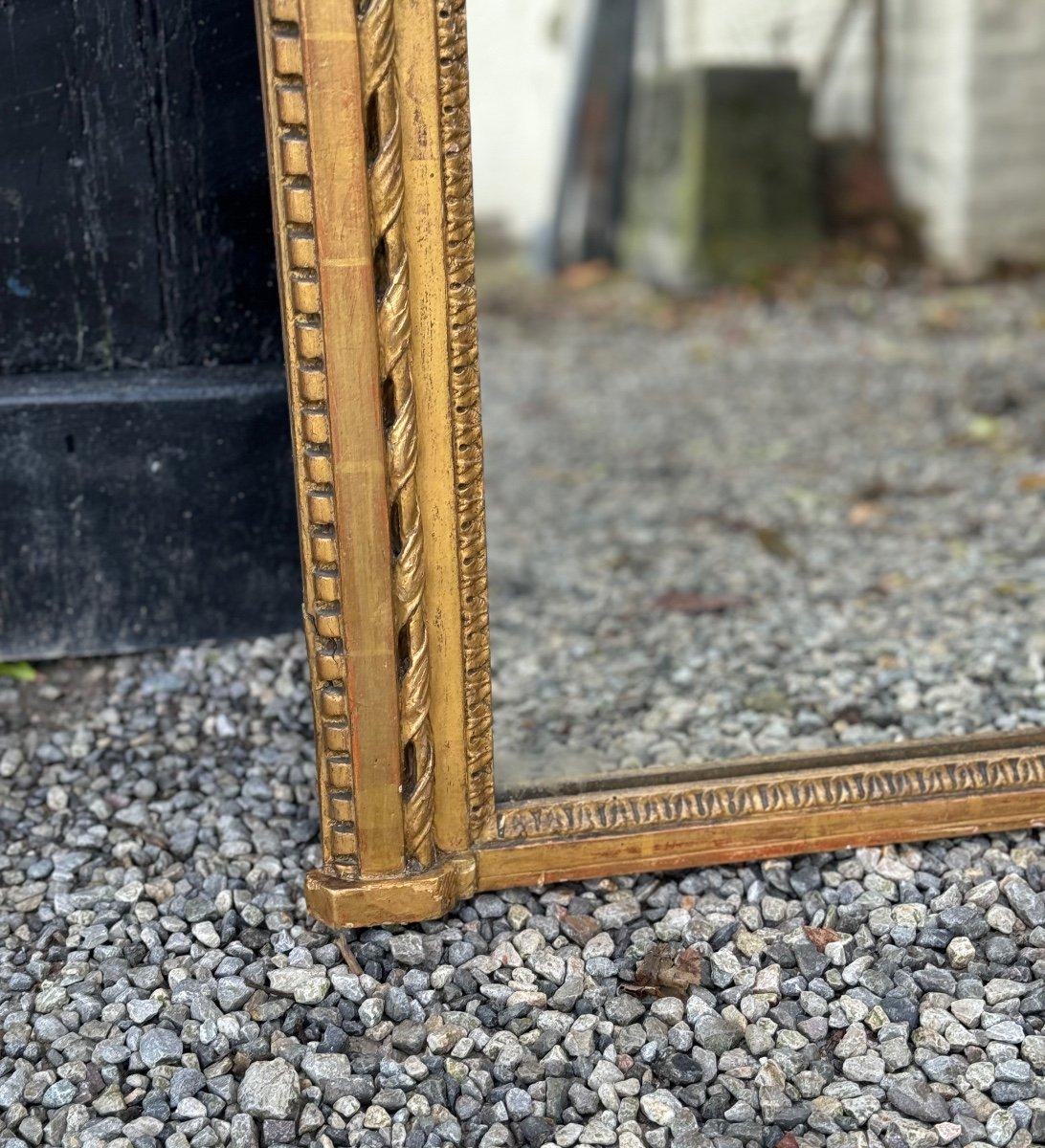 Français Cheminée Louis XVI en bois sculpté et doré, 18ème siècle en vente