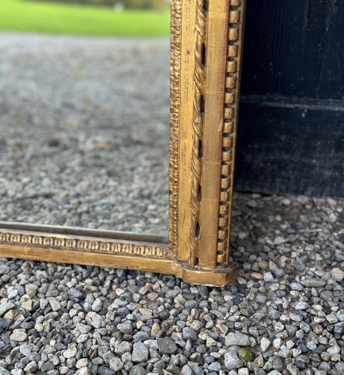 Cheminée Louis XVI en bois sculpté et doré, 18ème siècle Excellent état - En vente à Honnelles, WHT