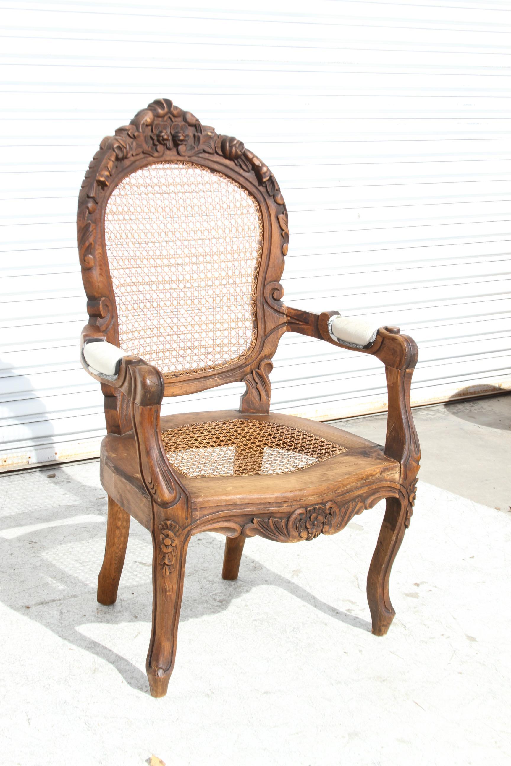 Intagliato Fauteuil intagliato Louis XVI con bastone in vendita