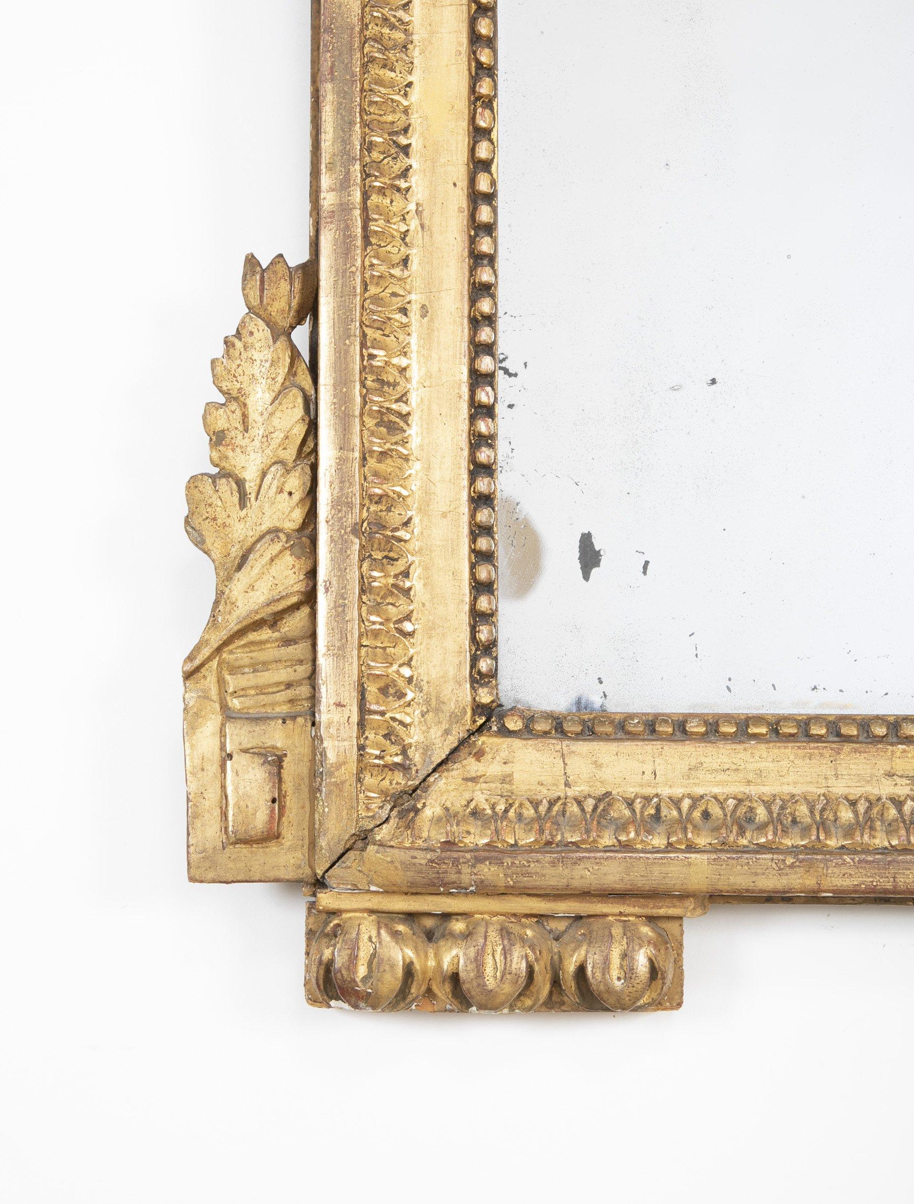 Louis XVI Carved Gilt Mirror In Fair Condition In Westwood, NJ