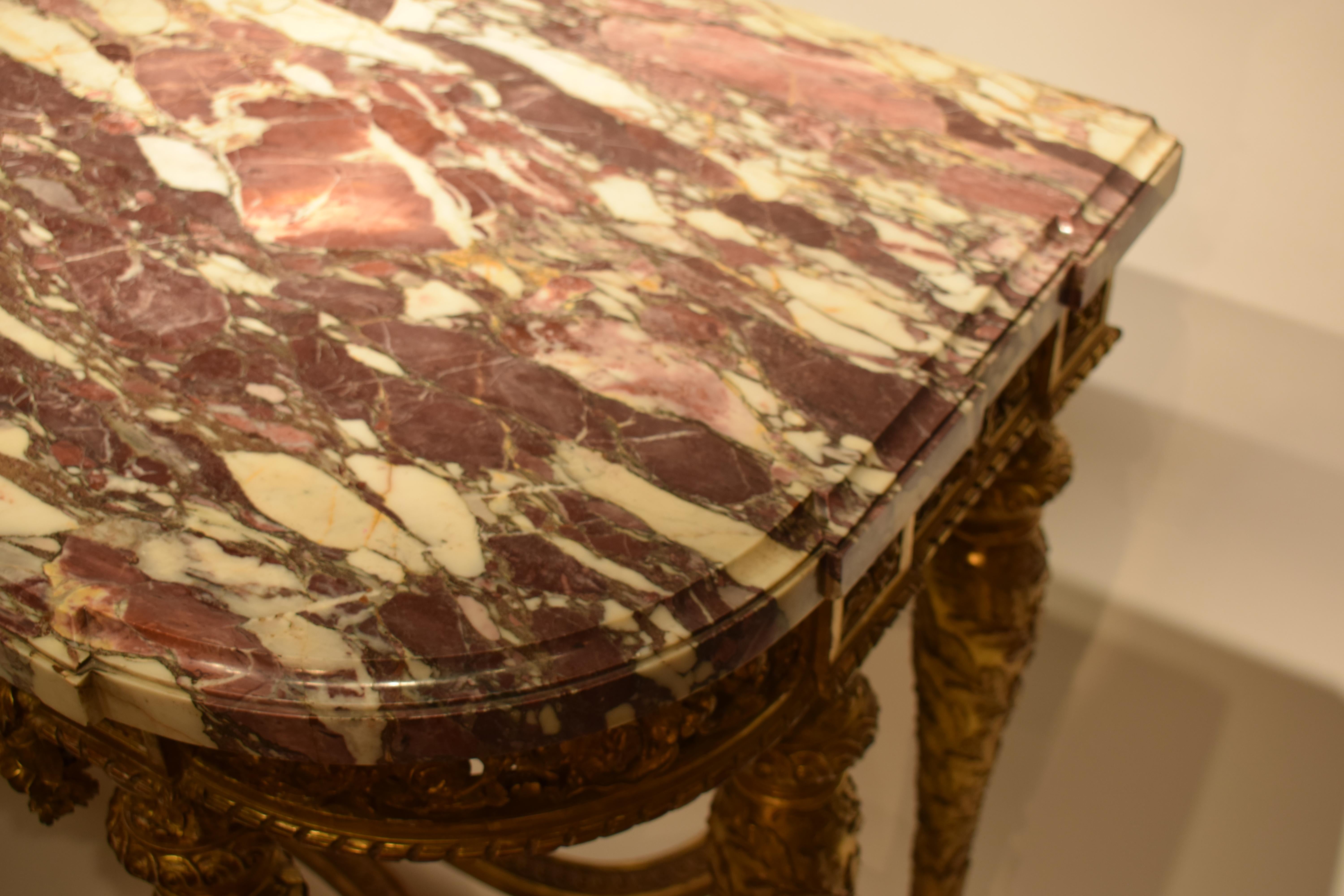 Konsolentisch aus geschnitztem, vergoldetem Holz mit Marmorplatte „Fleur de Pecher“ im Stil Louis XVI. im Angebot 5