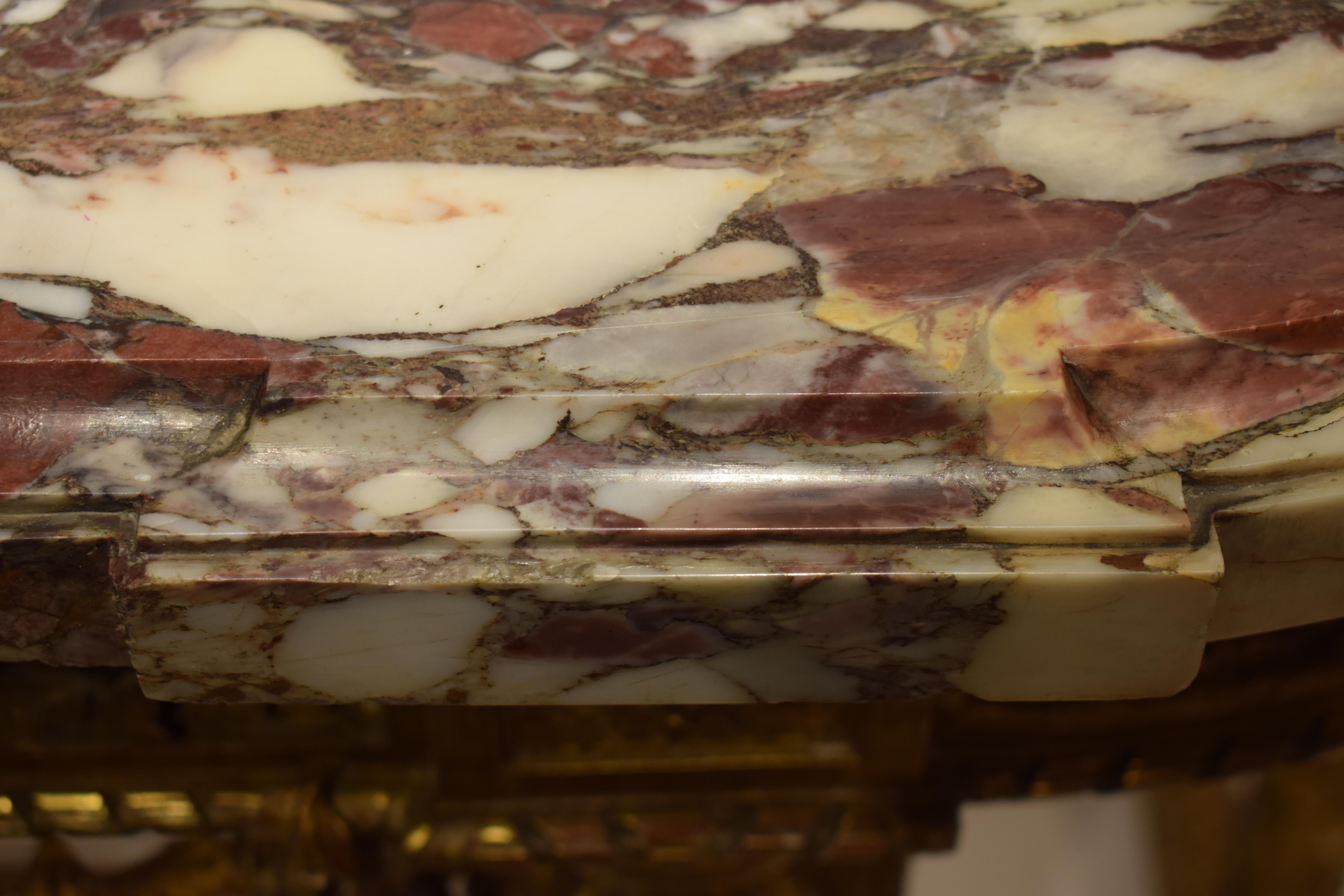 Table console Louis XVI en bois sculpté et doré « Fleur de Pecher » avec plateau en marbre en vente 4