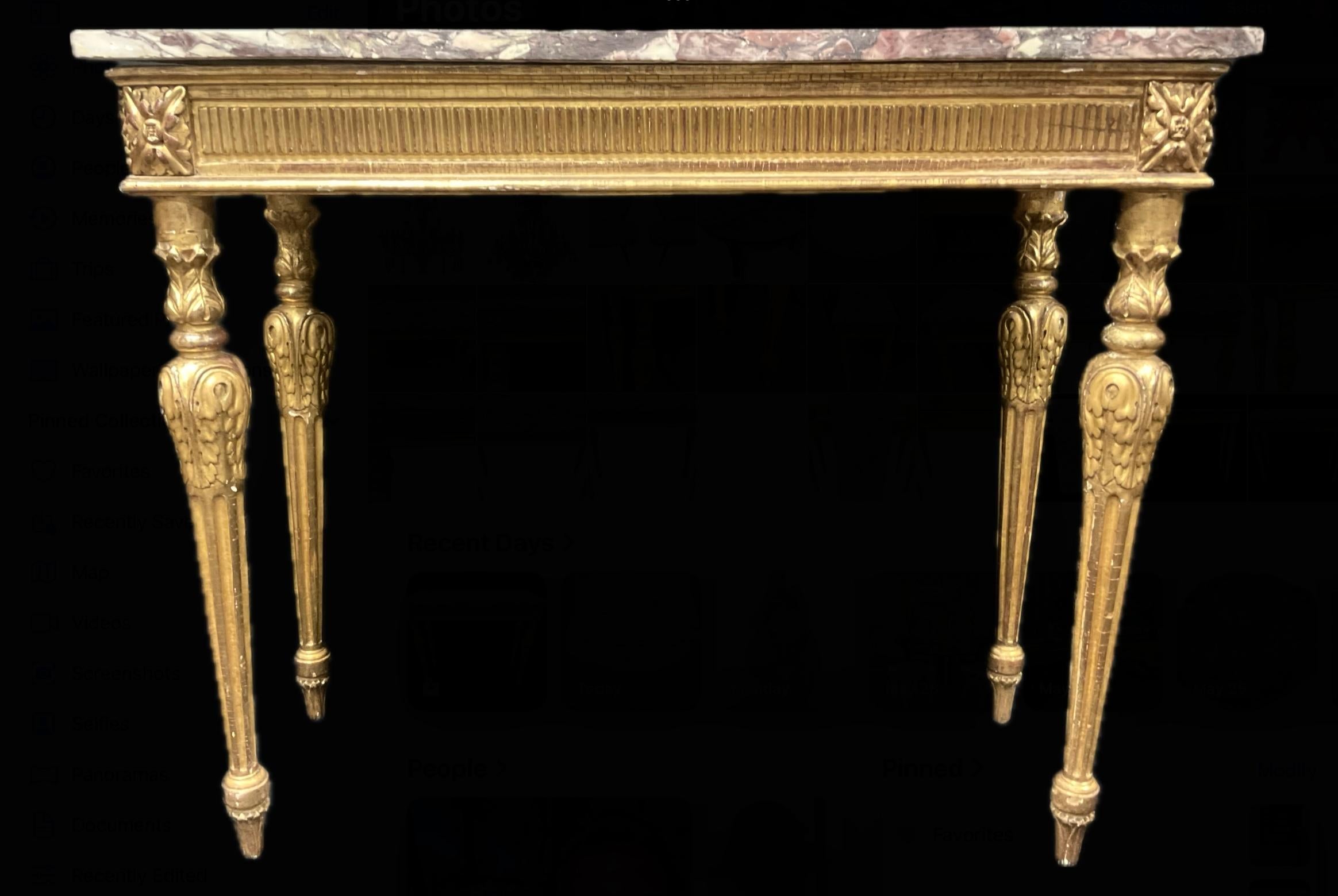 Tavolo consolle in legno dorato intagliato Luigi XVI con piano in marmo in vendita 1
