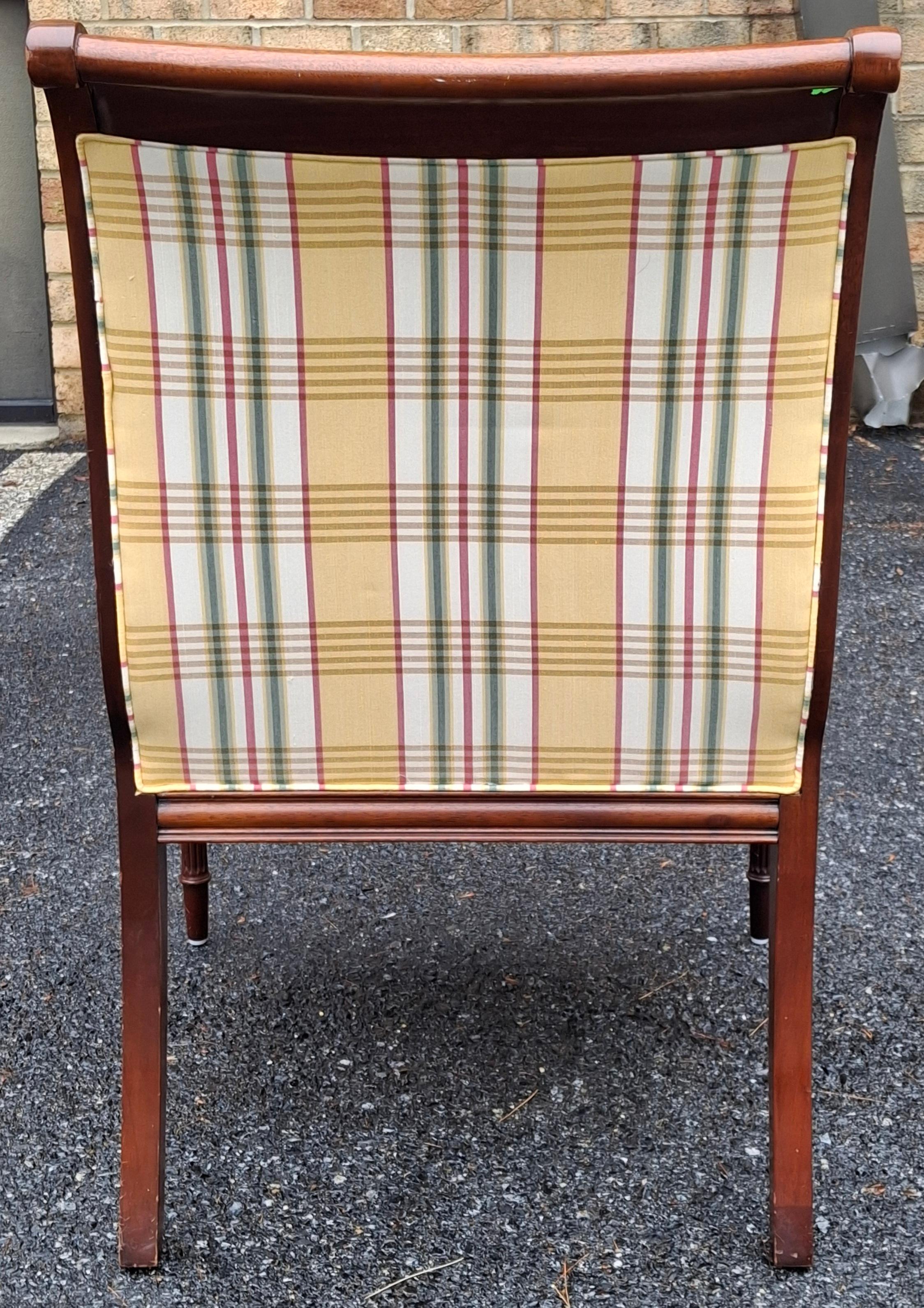 Fauteuil Luigi XVI in mogano intagliato e imbottito in vendita 2