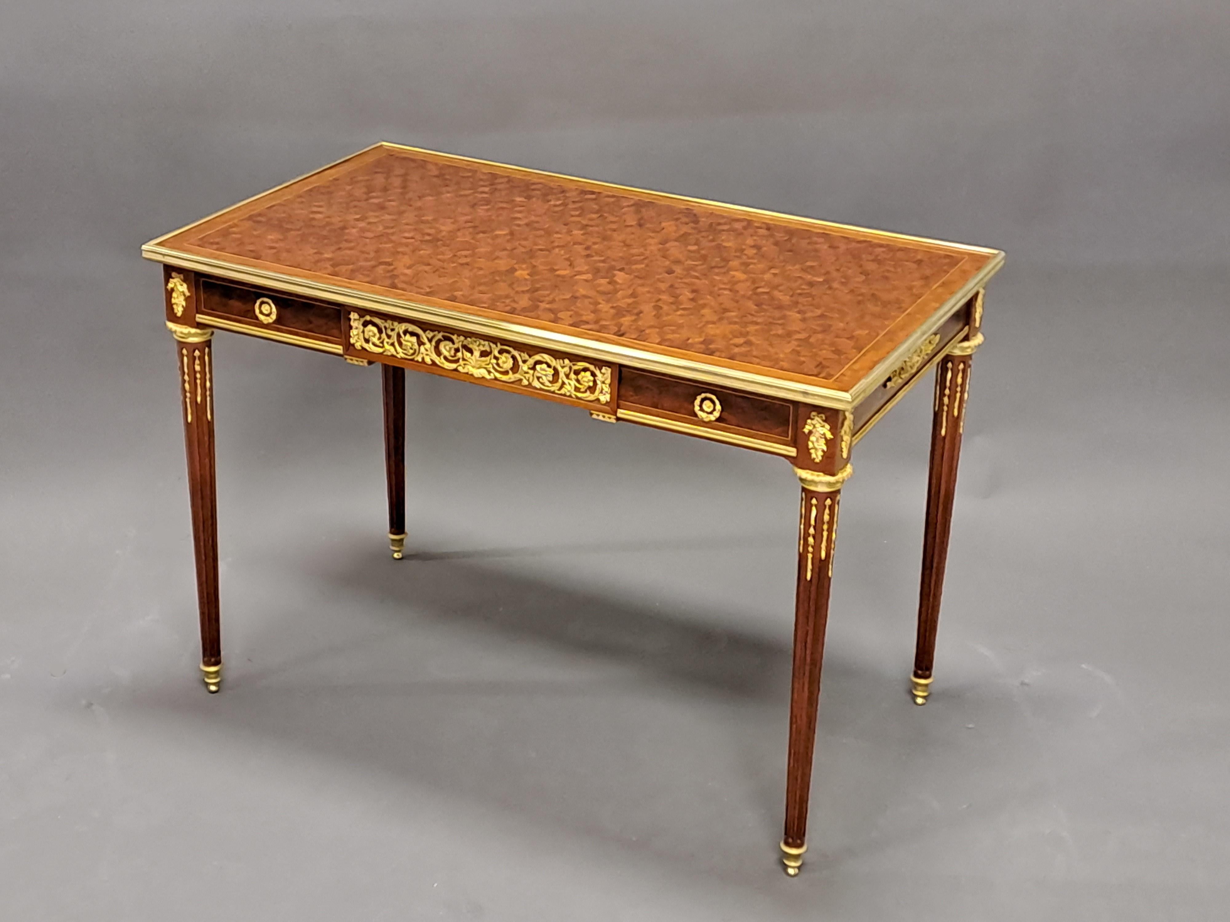 Table centrale Louis XVI d'après Jean-henri Riesener en vente 6