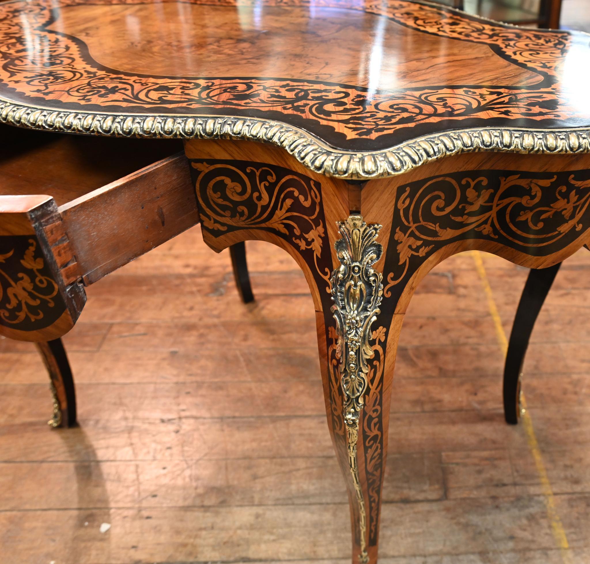 Louis XVI Mitteltisch Intarsienschreibtisch 1840 im Zustand „Gut“ im Angebot in Potters Bar, GB