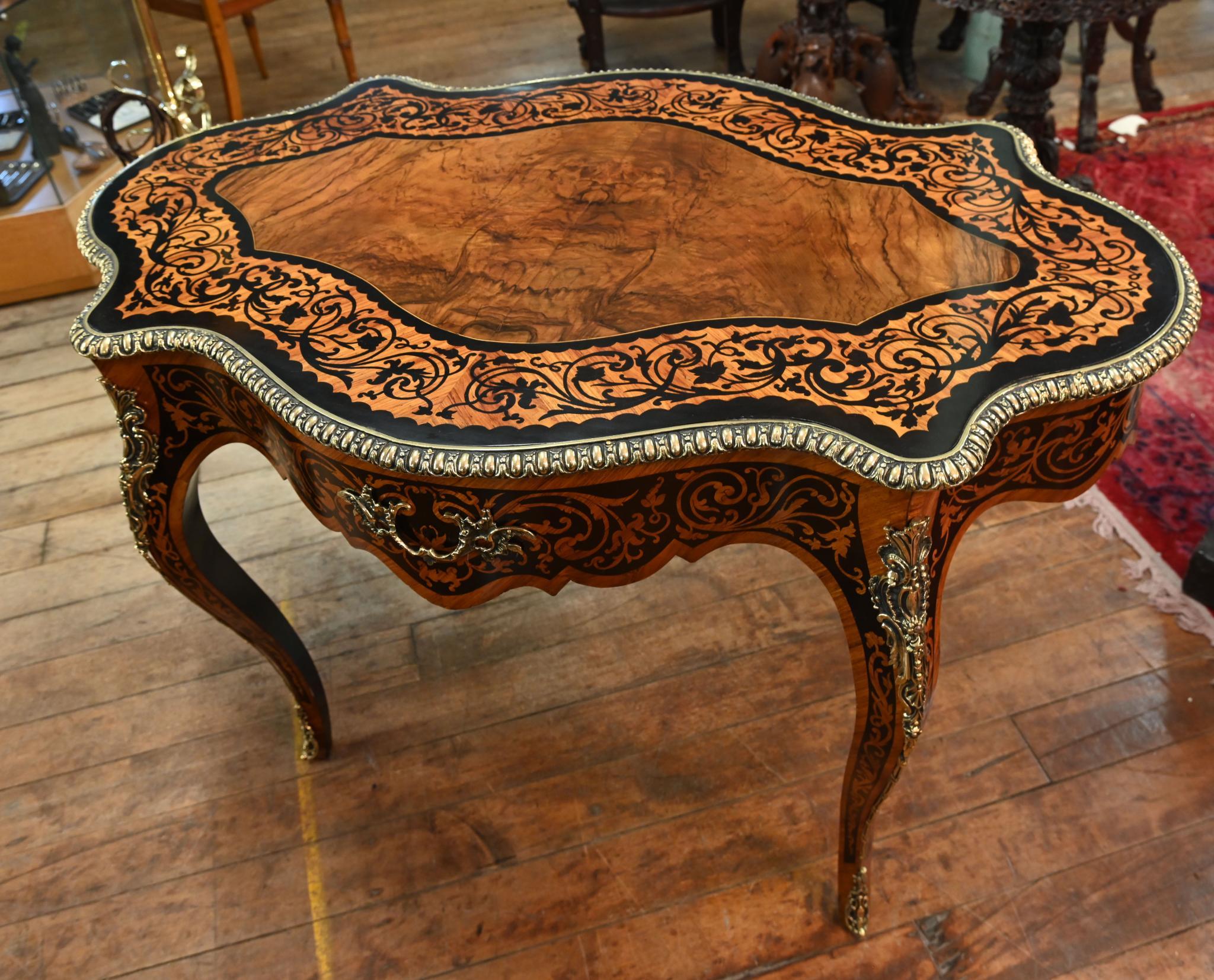 Louis XVI Mitteltisch Intarsienschreibtisch 1840 im Angebot 1