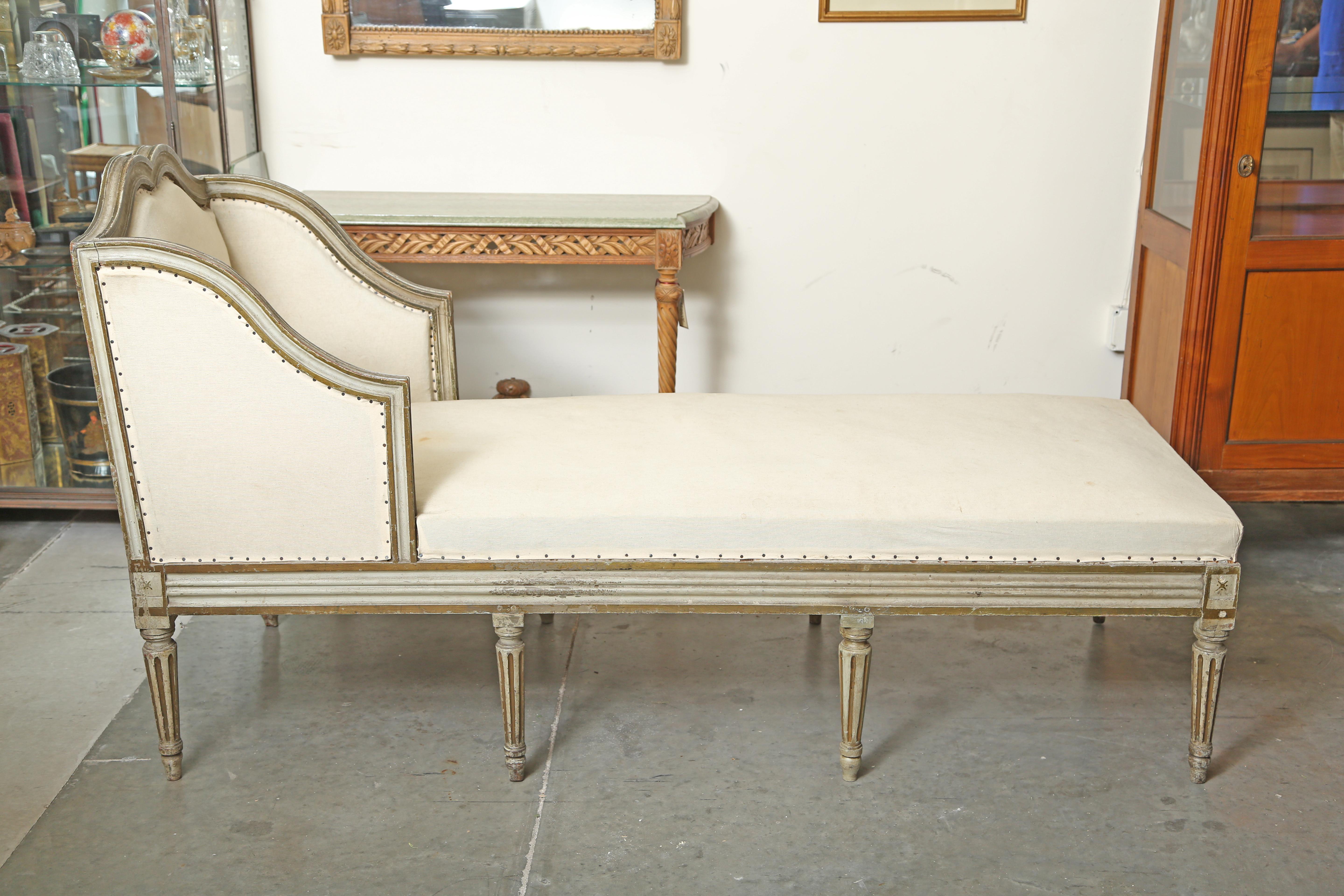 Chaise Longue in Original Paint, Louis XVI, France, c. 1800 In Good Condition For Sale In West Palm Beach, FL