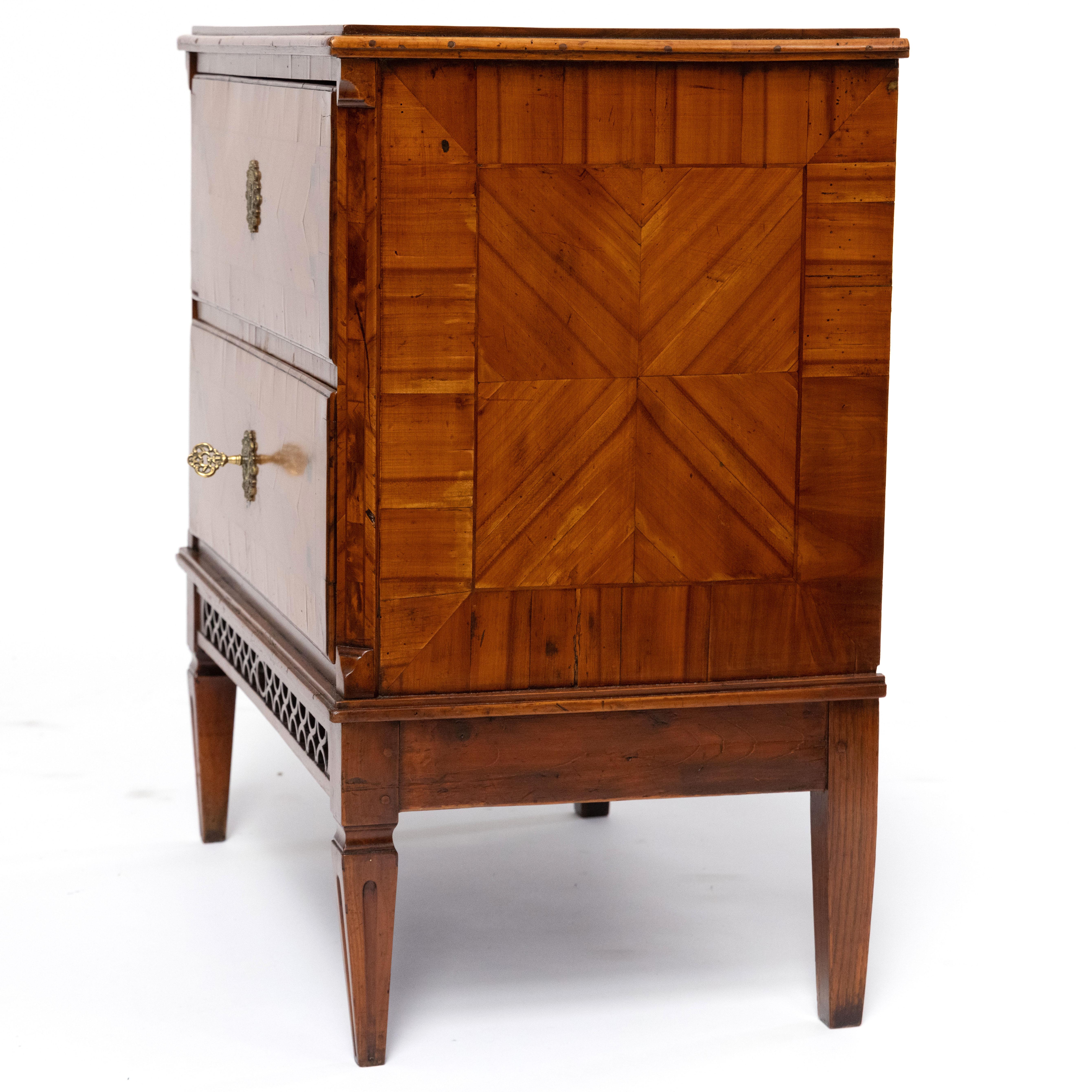 Cassapanca Luigi XVI in legno impiallacciato di ciliegio con intarsi in Wood in vendita 6