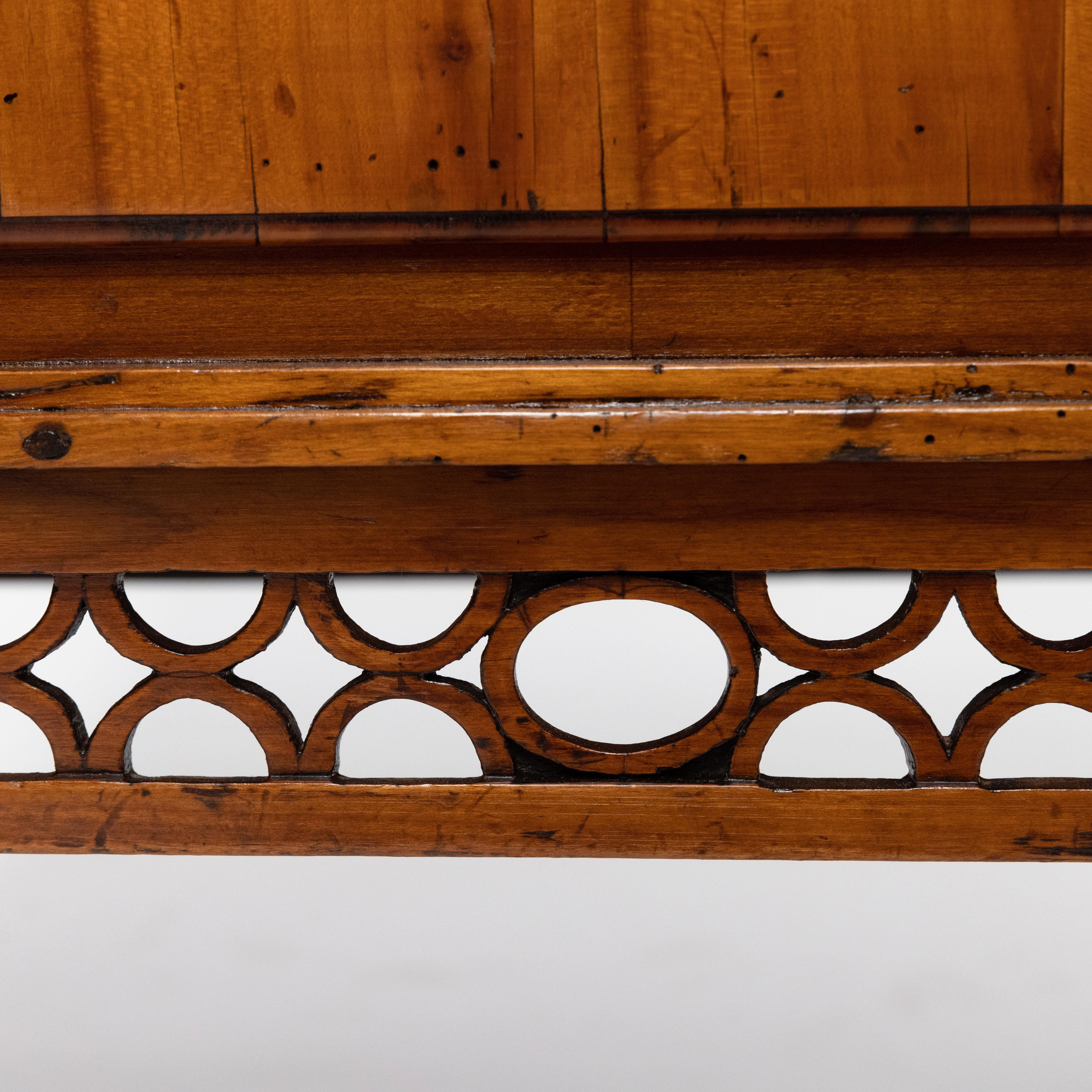 Cassapanca Luigi XVI in legno impiallacciato di ciliegio con intarsi in Wood in vendita 3