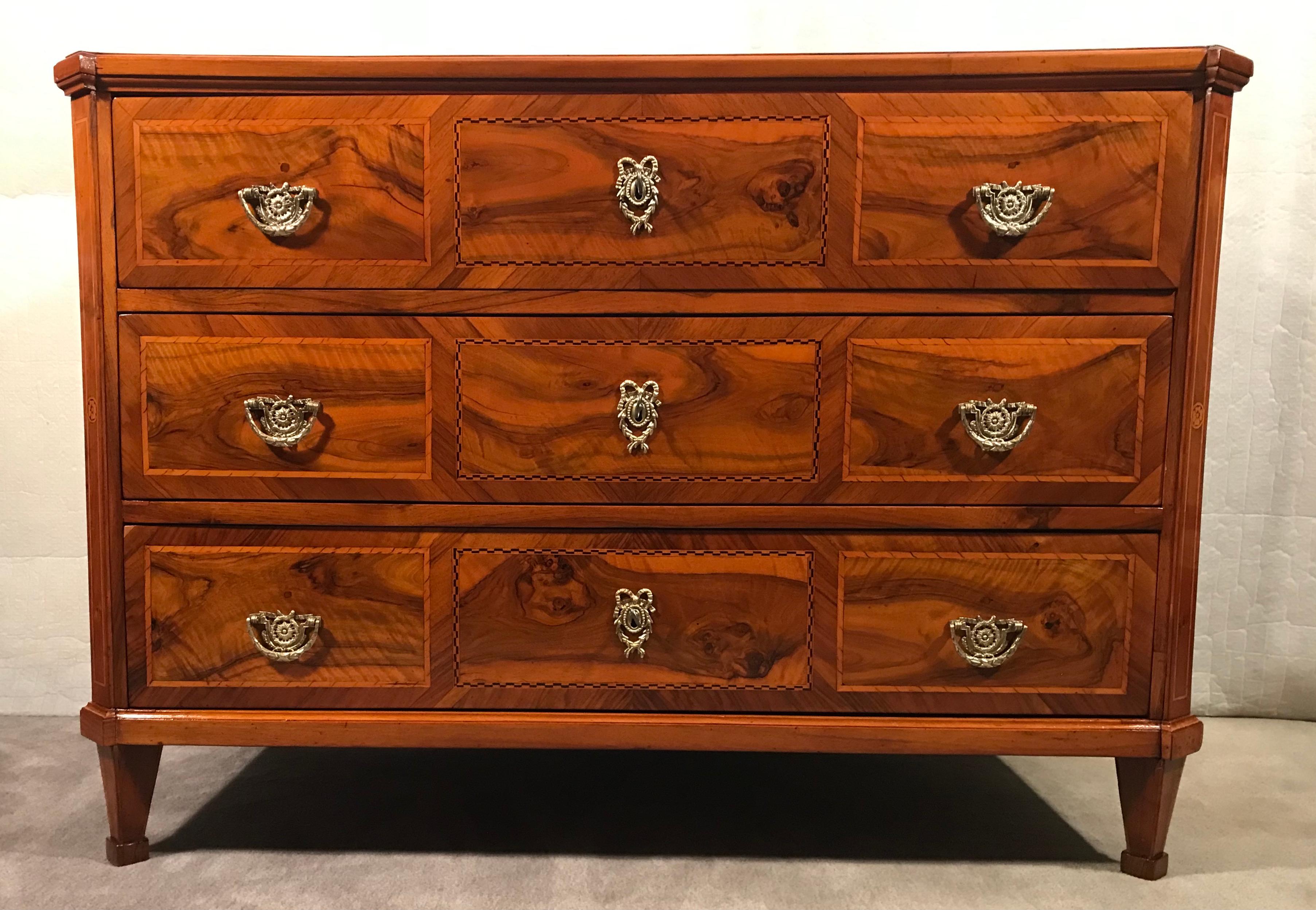 Louis XVI Chest of Drawers, 1780 For Sale 4
