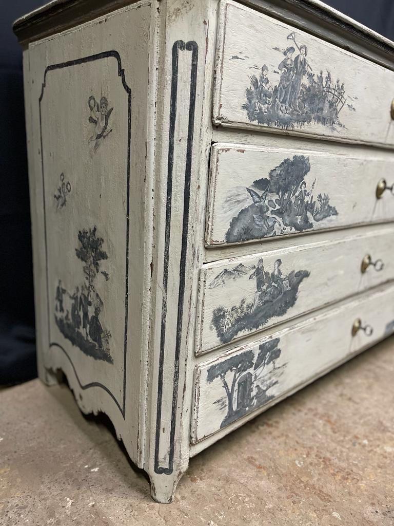 Louis XVI chest of drawers 18th century magnificent patina toile de jouy For Sale 5