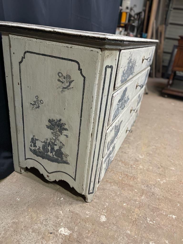 Louis XVI chest of drawers 18th century magnificent patina toile de jouy In Excellent Condition For Sale In Somme-Leuze, BE