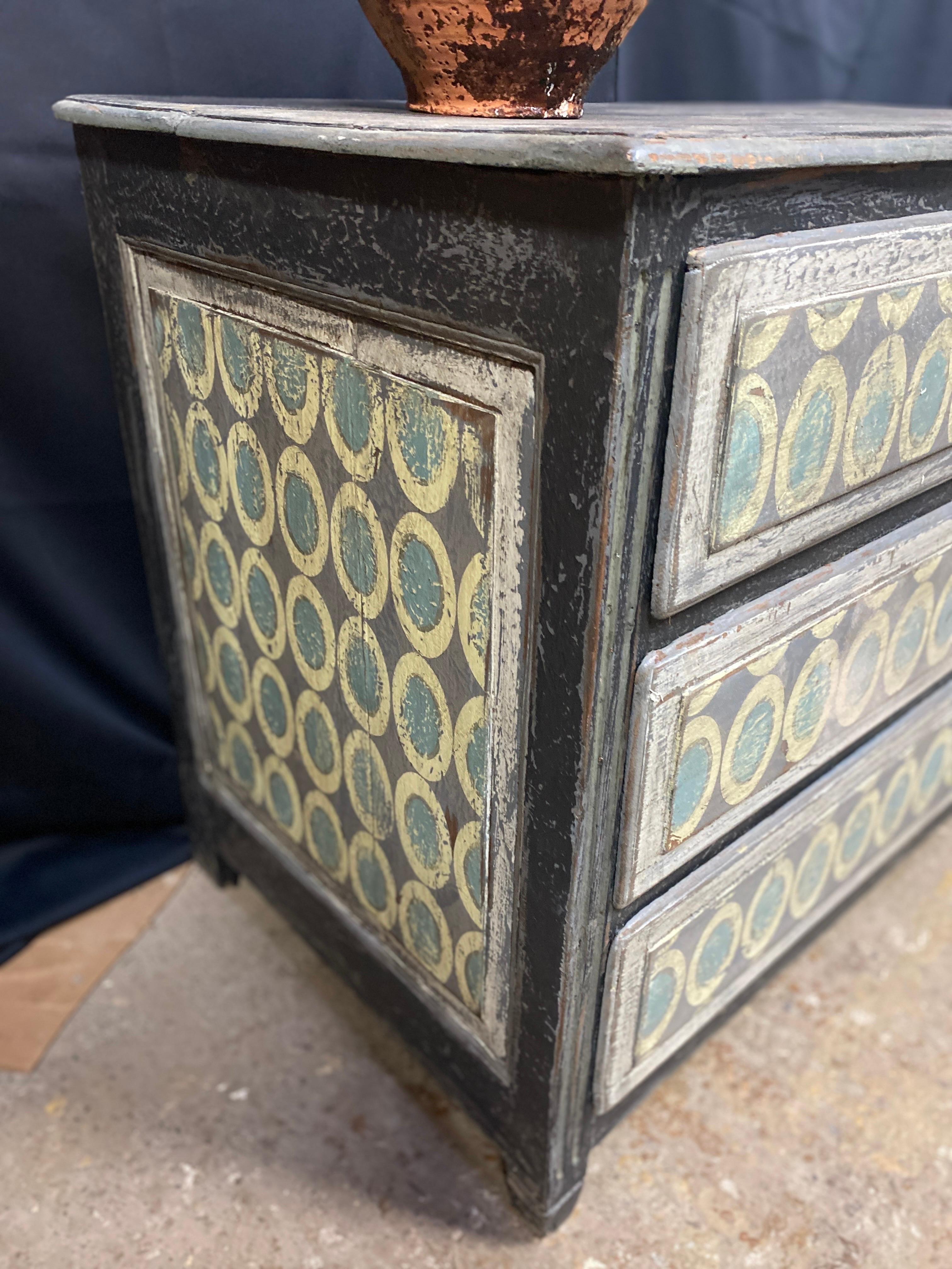 Louis XVI Louis xvi chest of drawers 3 patina drawers with different shapes and colors For Sale