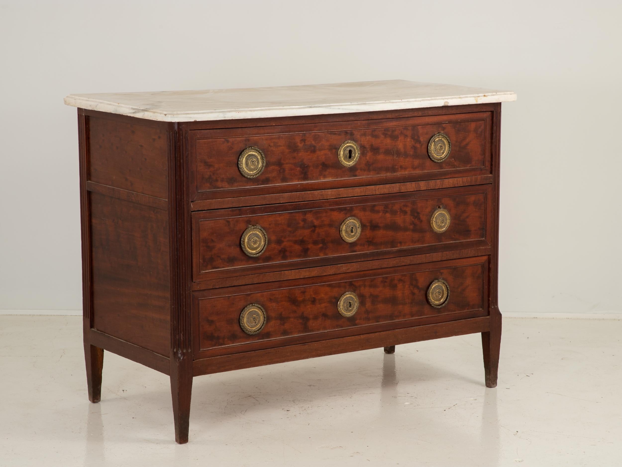 Louis XVI Chest of Drawers In Good Condition In South Salem, NY