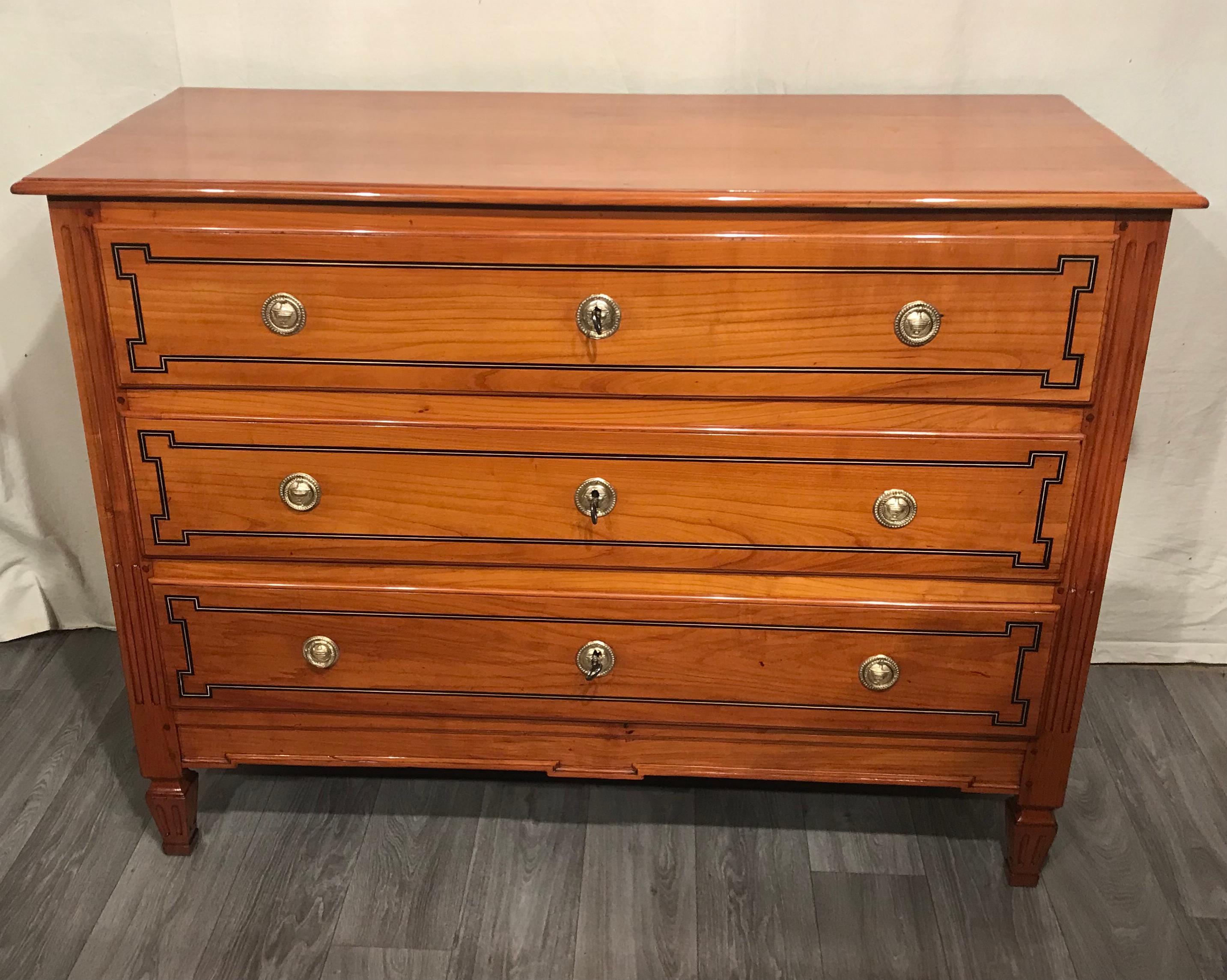 This original French Louis XVI Chest of Drawers dates back to around 1800. The three drawer commode has a sleek design and stands on four square fluted feet. The fluted decor continues on the front corners of the chest. The dresser has very pretty