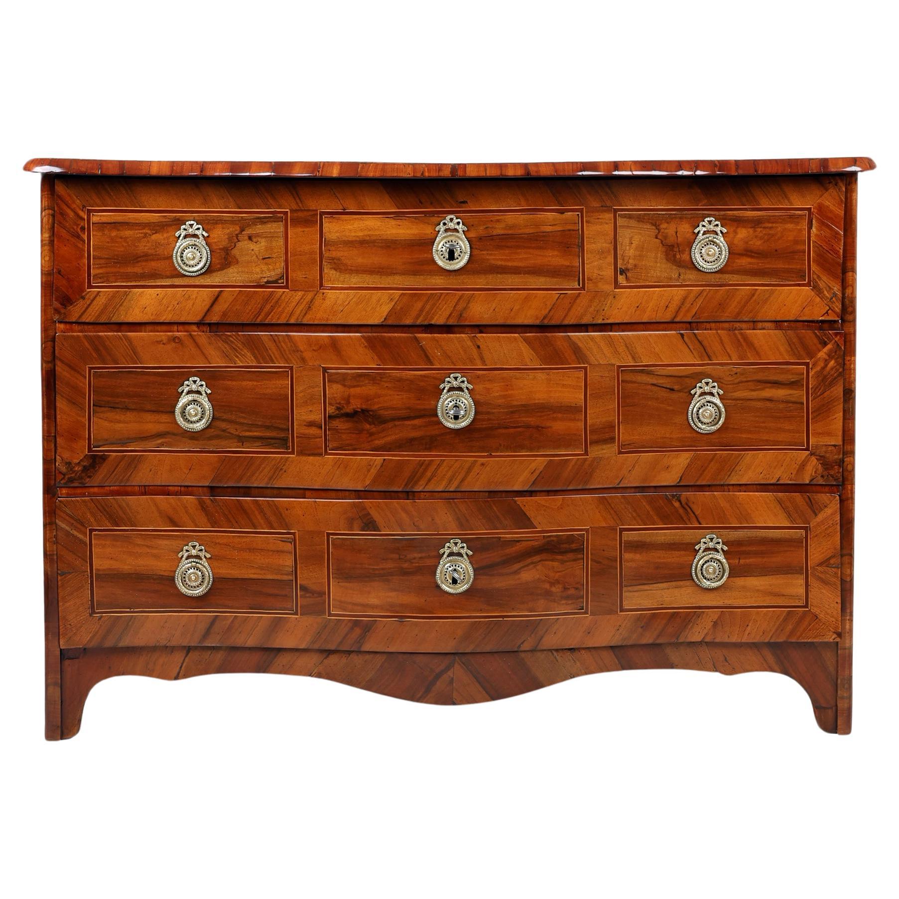 Early 19th Century Chest of Drawers from Louis XVI period,
1800 Germany,

This Louis Seize walnut chest of drawers is a true masterpiece of craftsmanship. The chest of drawers was manufactured before 1800 and is therefore a valuable antique piece of