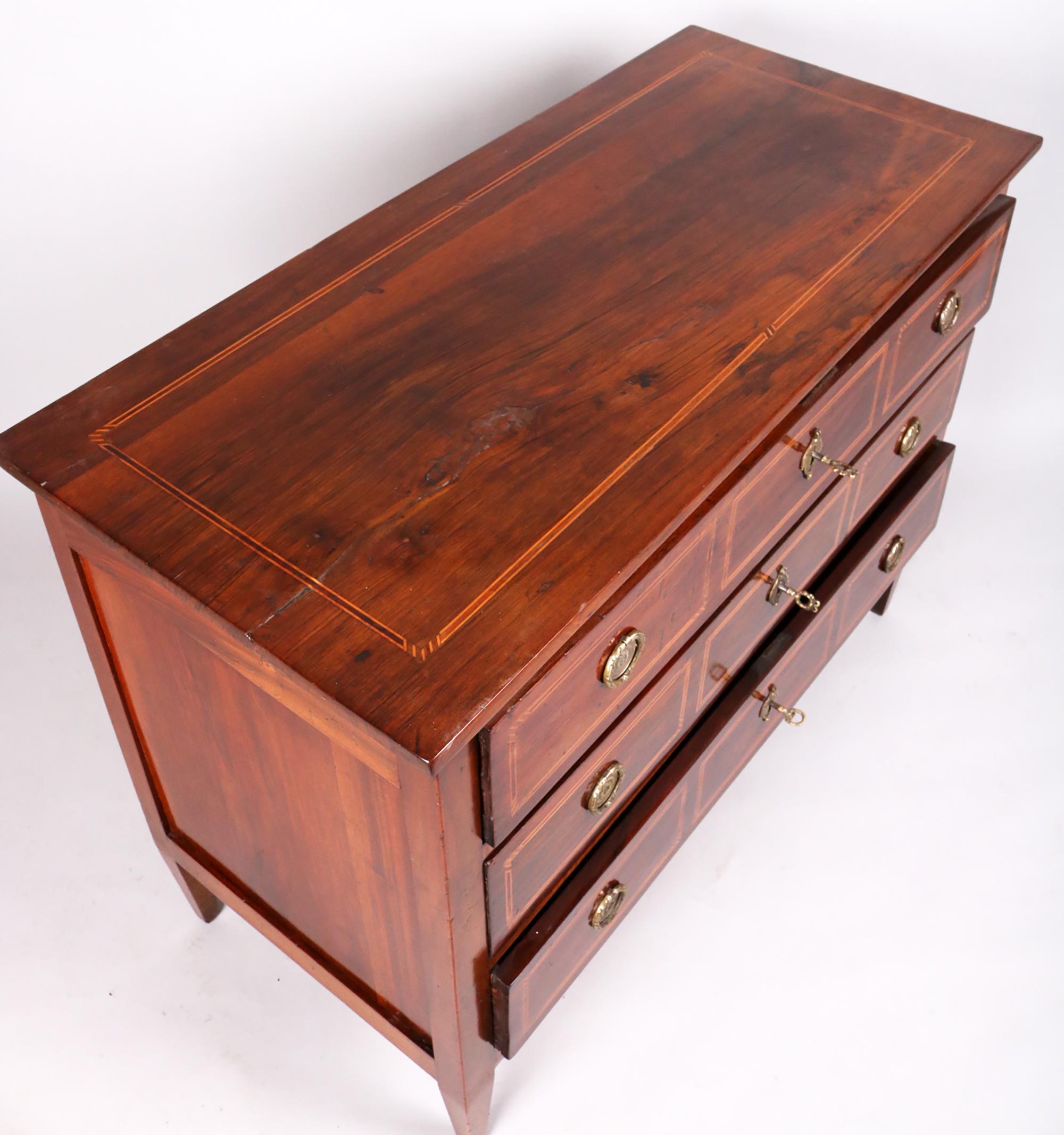 Walnut Louis XVI Chest of Drawers from Early 19th Century For Sale