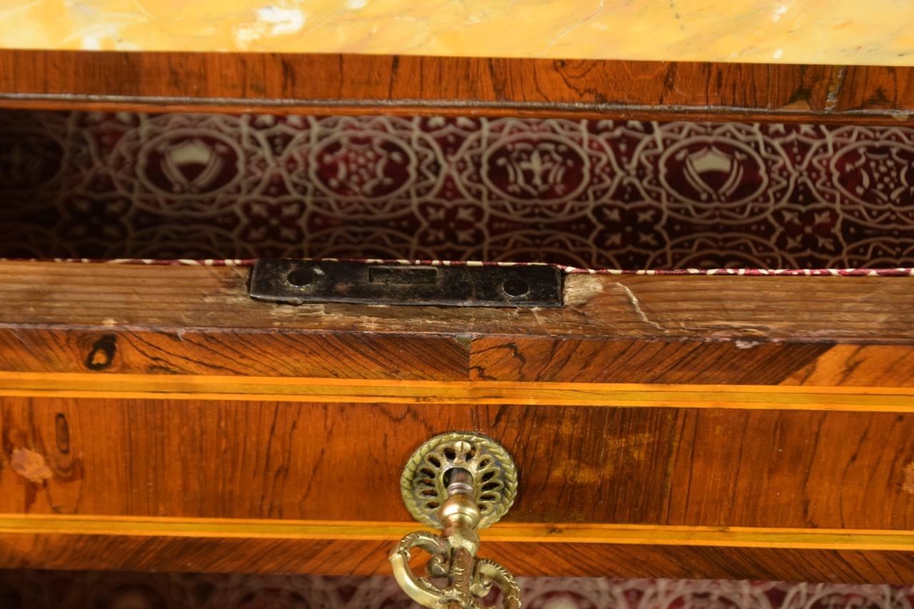 Louis XVI Chest of Drawers in Rosewood with Siena Yellow Marble In Good Condition For Sale In Prato, IT