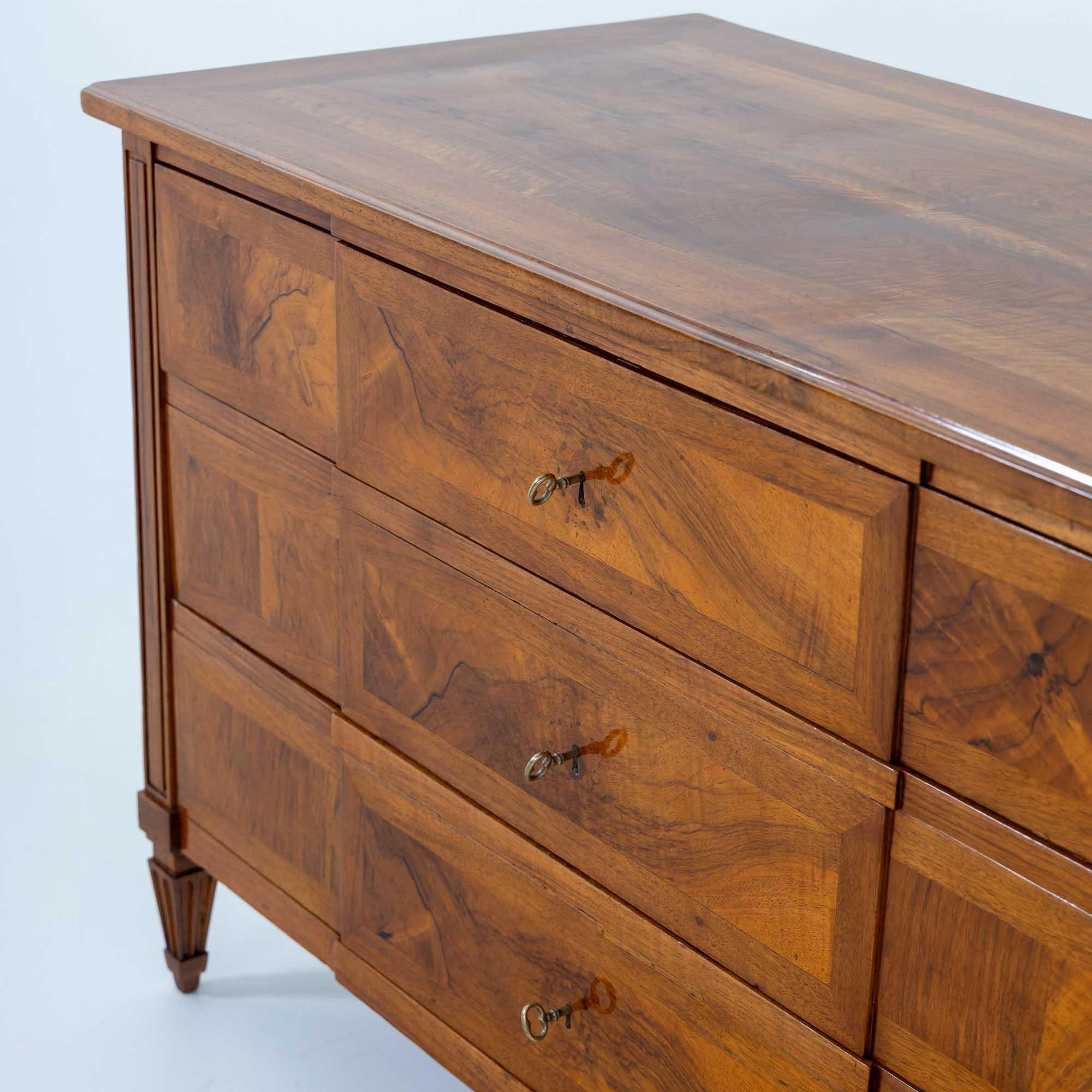 Walnut Louis XVI Chest of Drawers, Late 18th Century