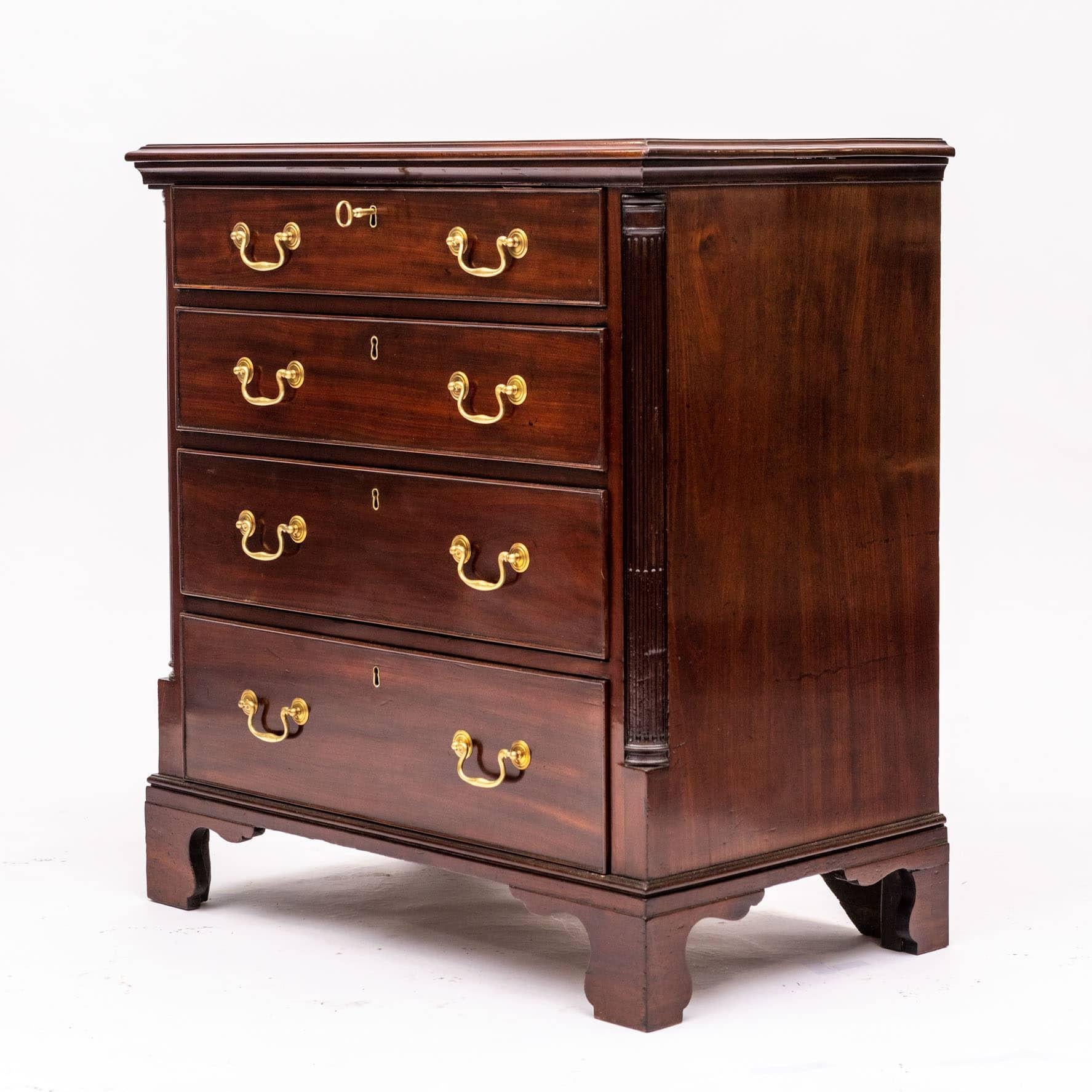 Louis XVI Chest Of Drawers, Mahogany. Copenhagen 1780 - 1790. In Good Condition For Sale In Kastrup, DK