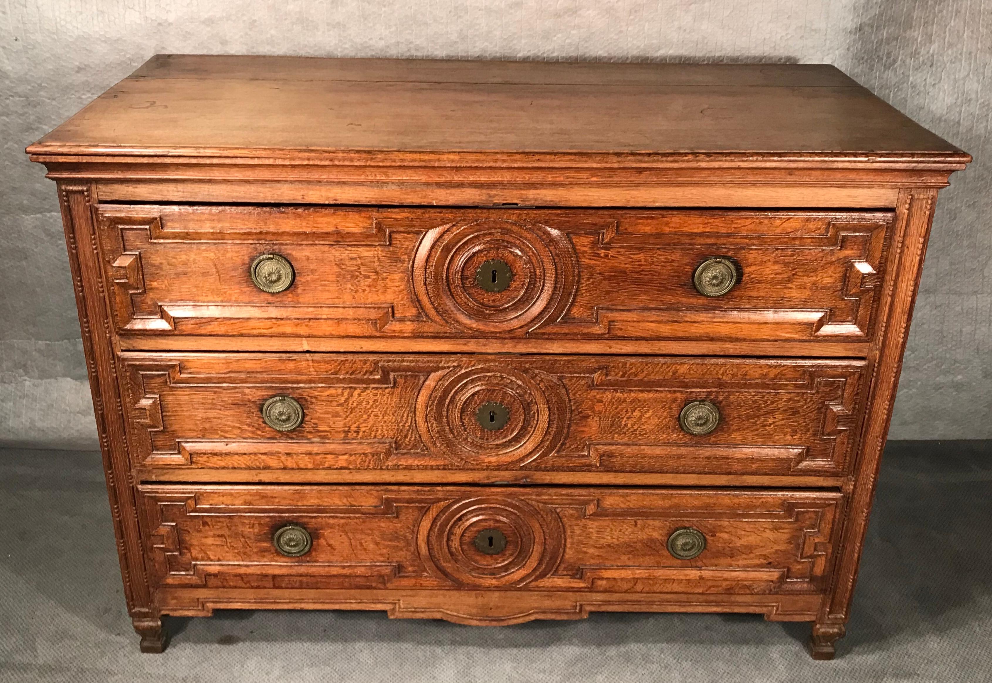 Louis XVI Chest of Drawers, Provincial France, 1780-1790 In Good Condition In Belmont, MA