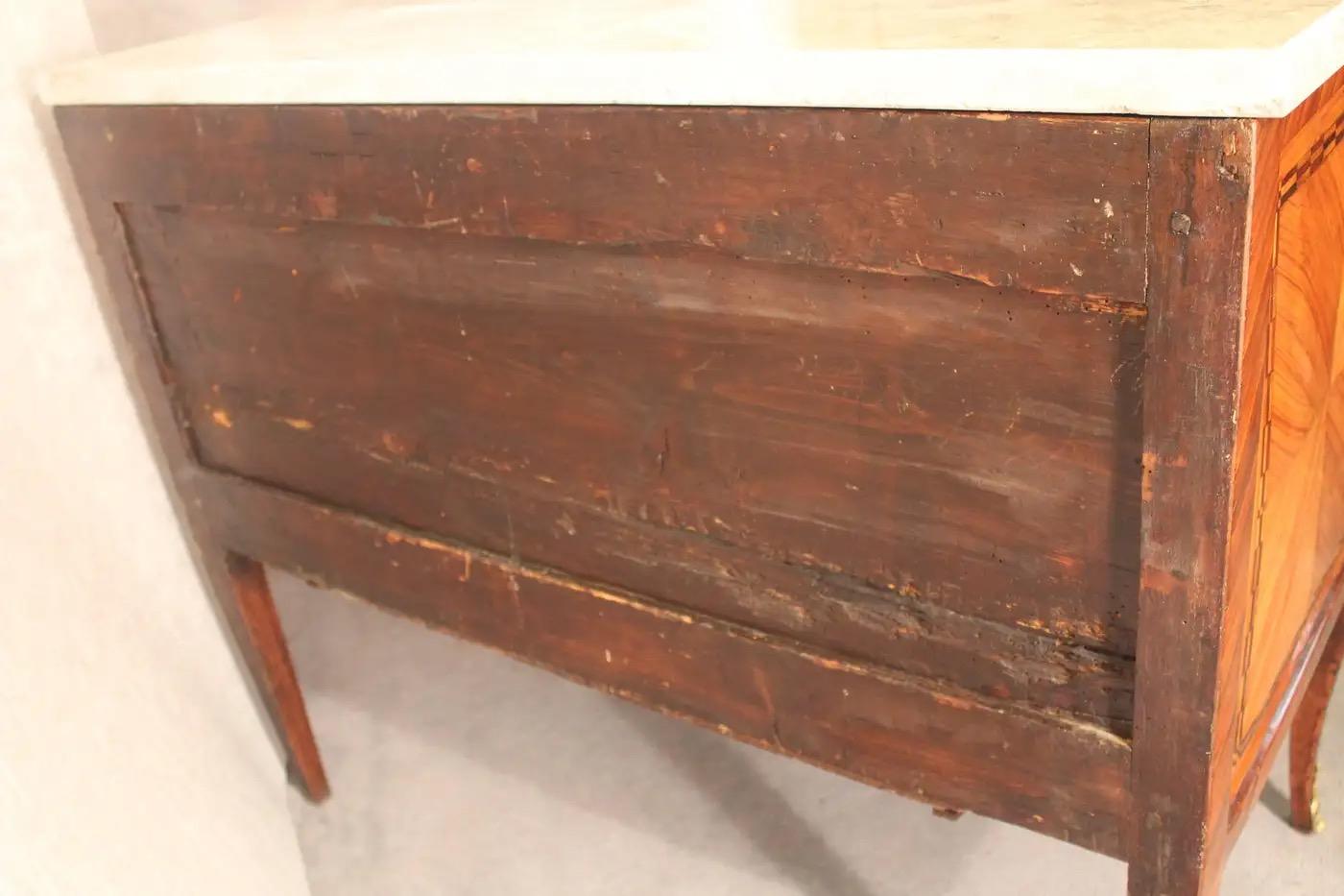 Cassettone Luigi XVI con piano in marmo, Francia 1780 In condizioni buone in vendita a Leimen, DE