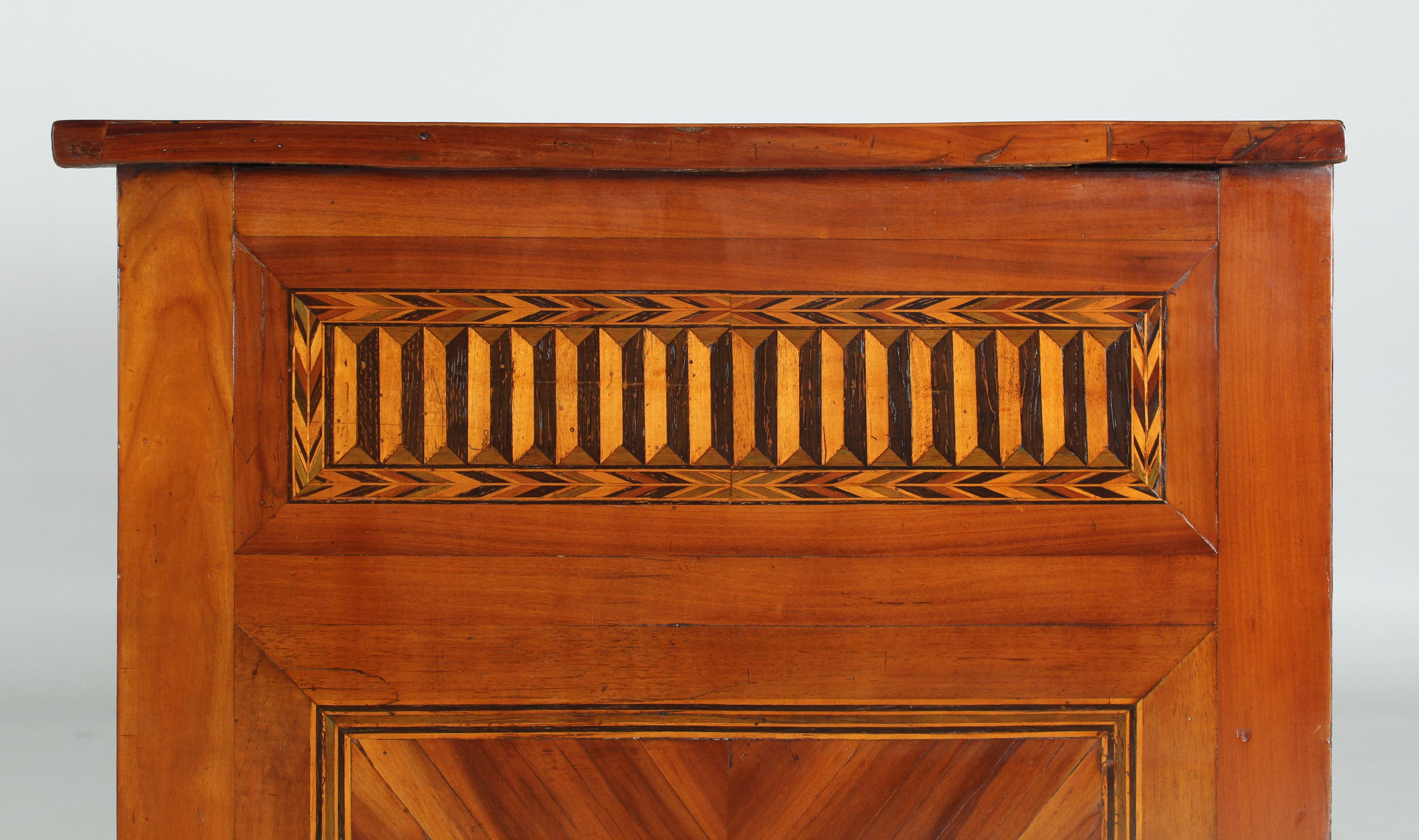 Louis XVI Chest of Drawers with Secretary Compartment, Fine Marquetry, c. 1780 6