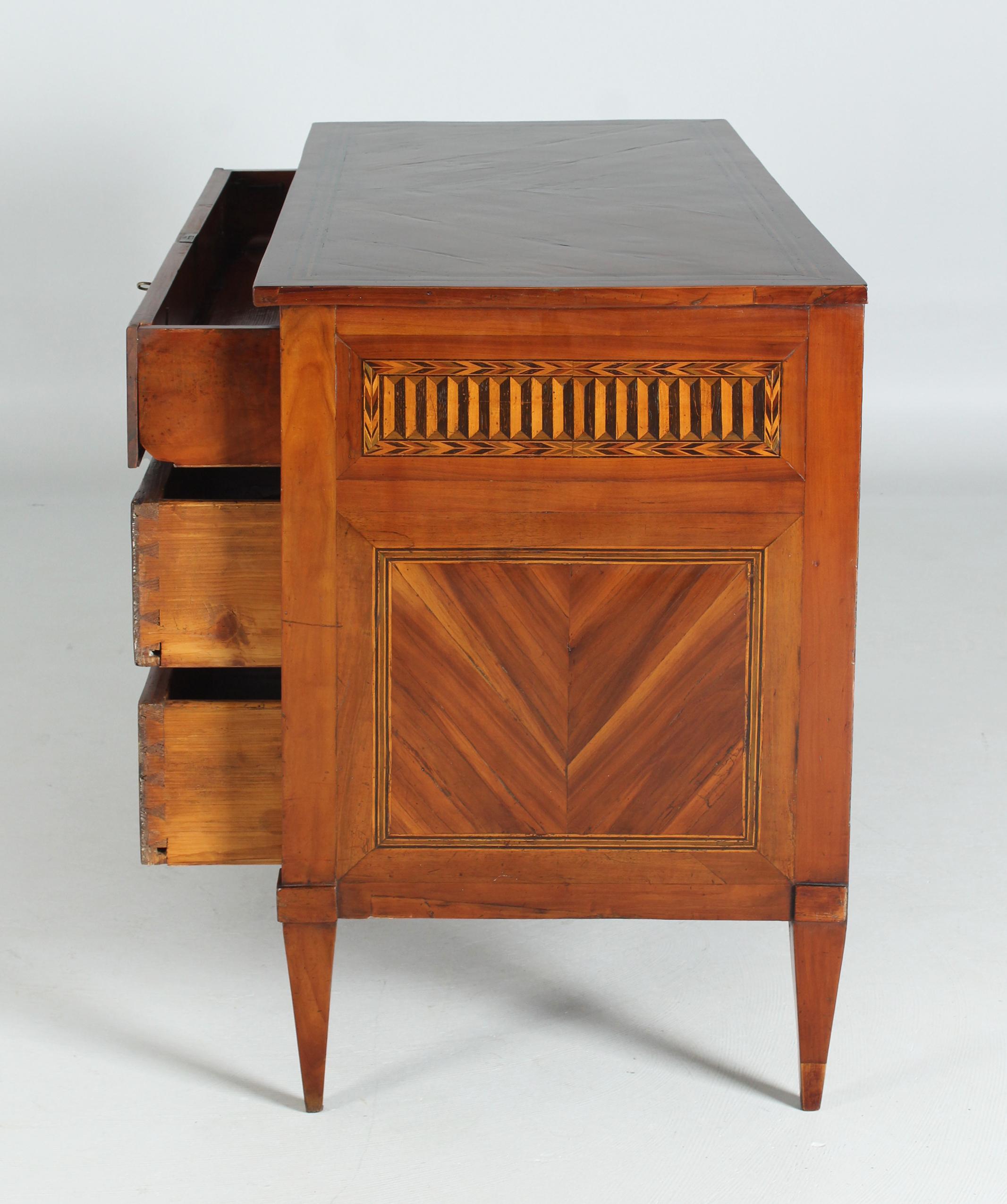 Louis XVI Chest of Drawers with Secretary Compartment, Fine Marquetry, c. 1780 7