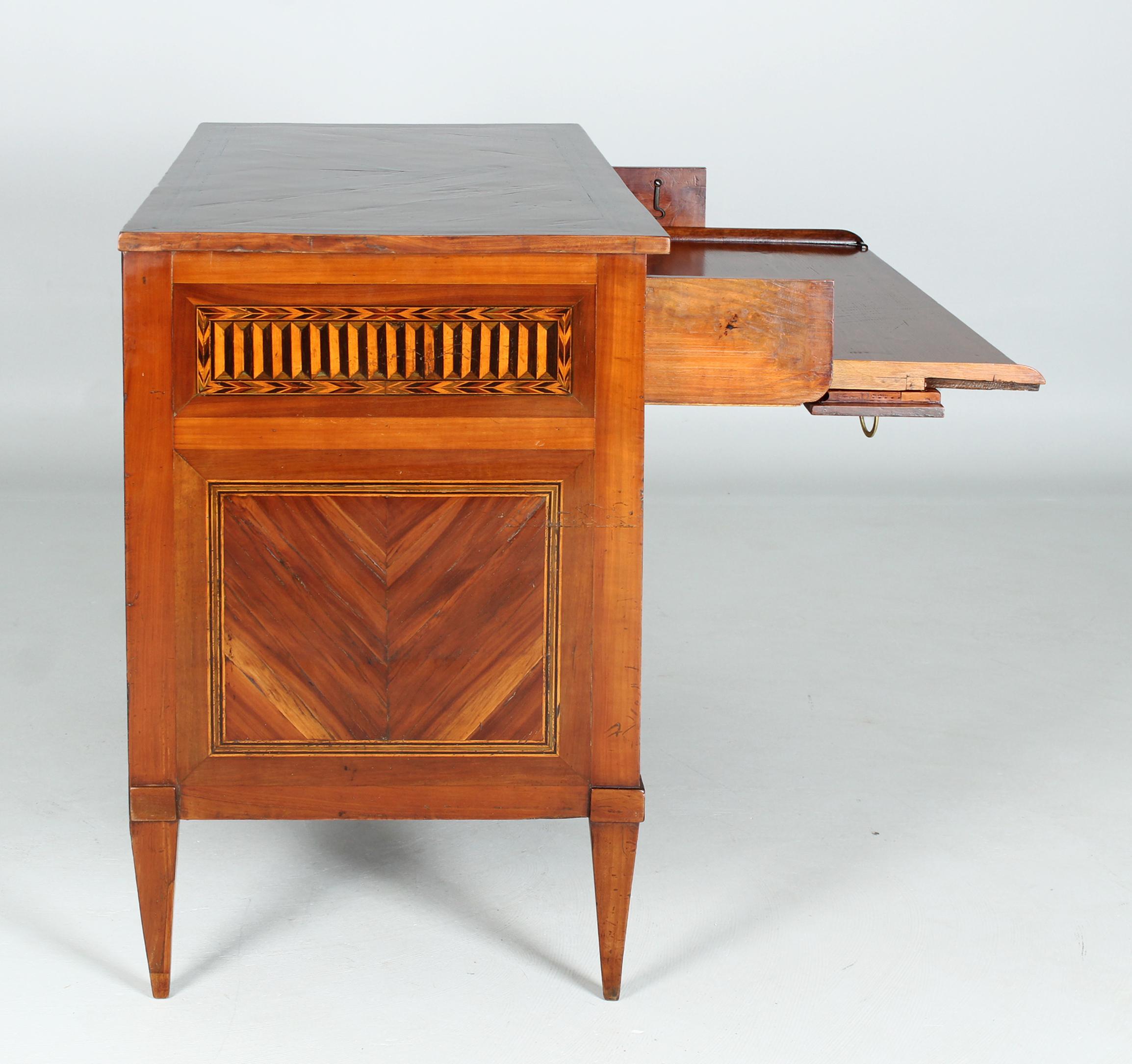 Louis XVI Chest of Drawers with Secretary Compartment, Fine Marquetry, c. 1780 8
