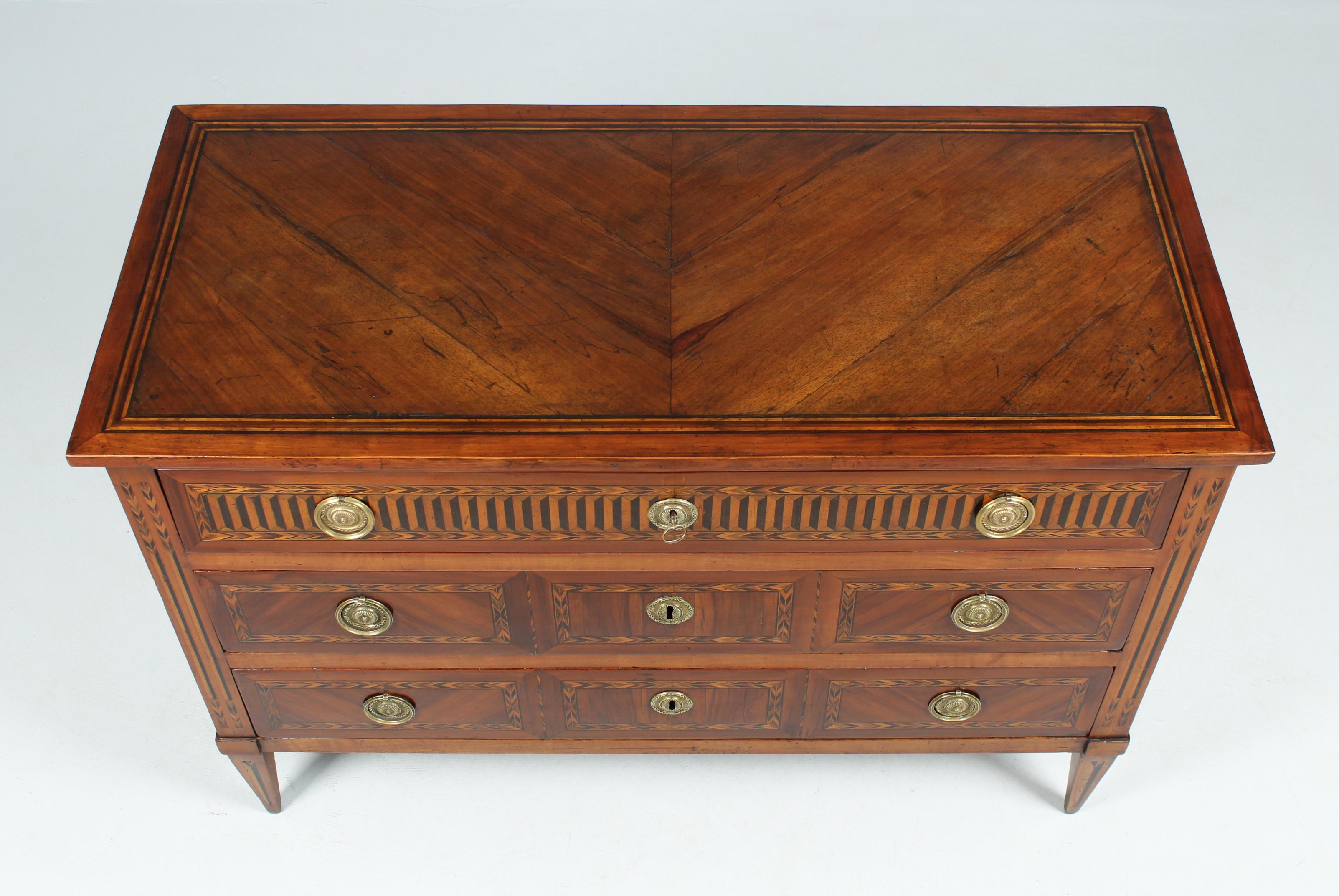 Louis XVI Chest of Drawers with Secretary Compartment, Fine Marquetry, c. 1780 9