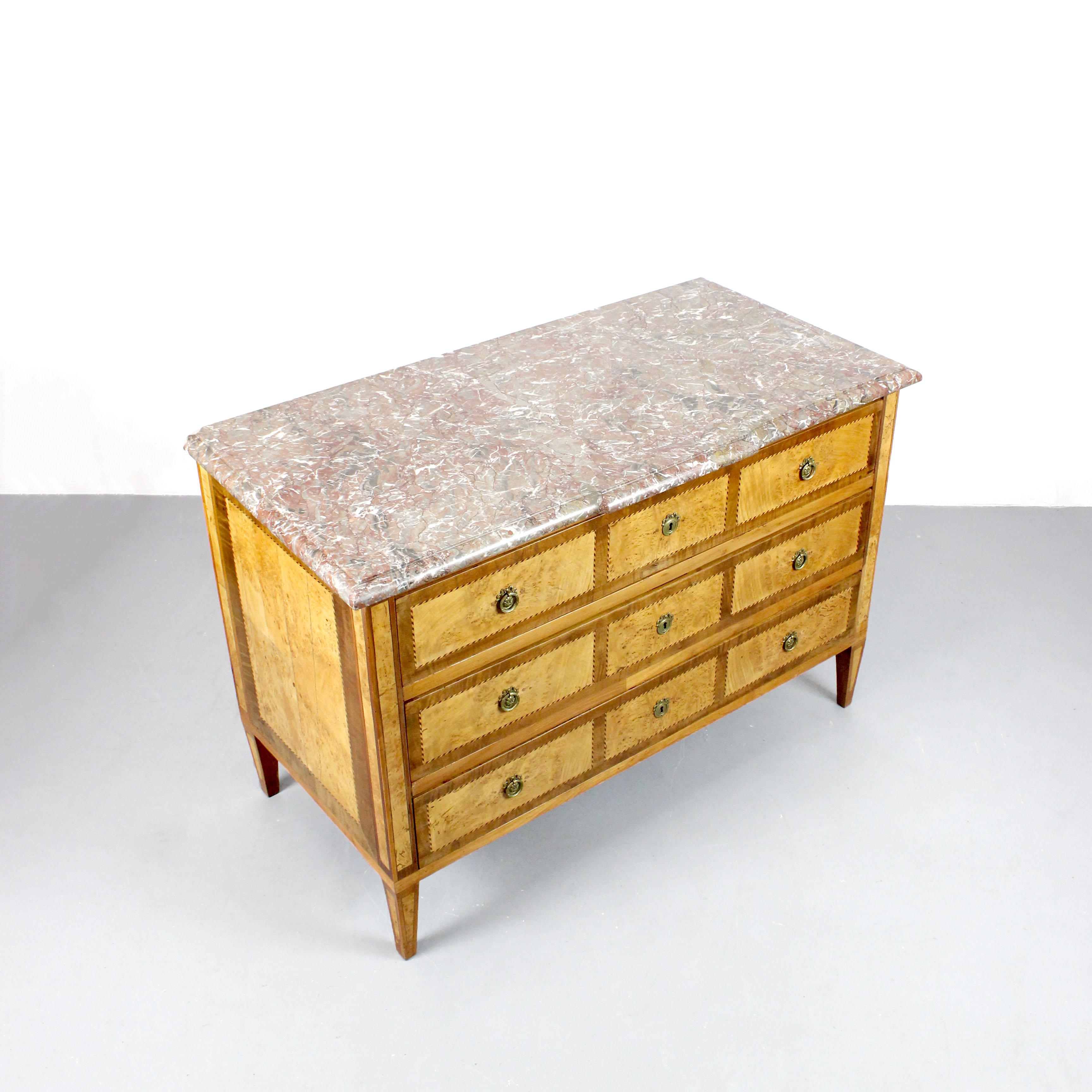 Francese Louis XVI chest of drawersFrance - Late 18th century - Early 19th century in vendita
