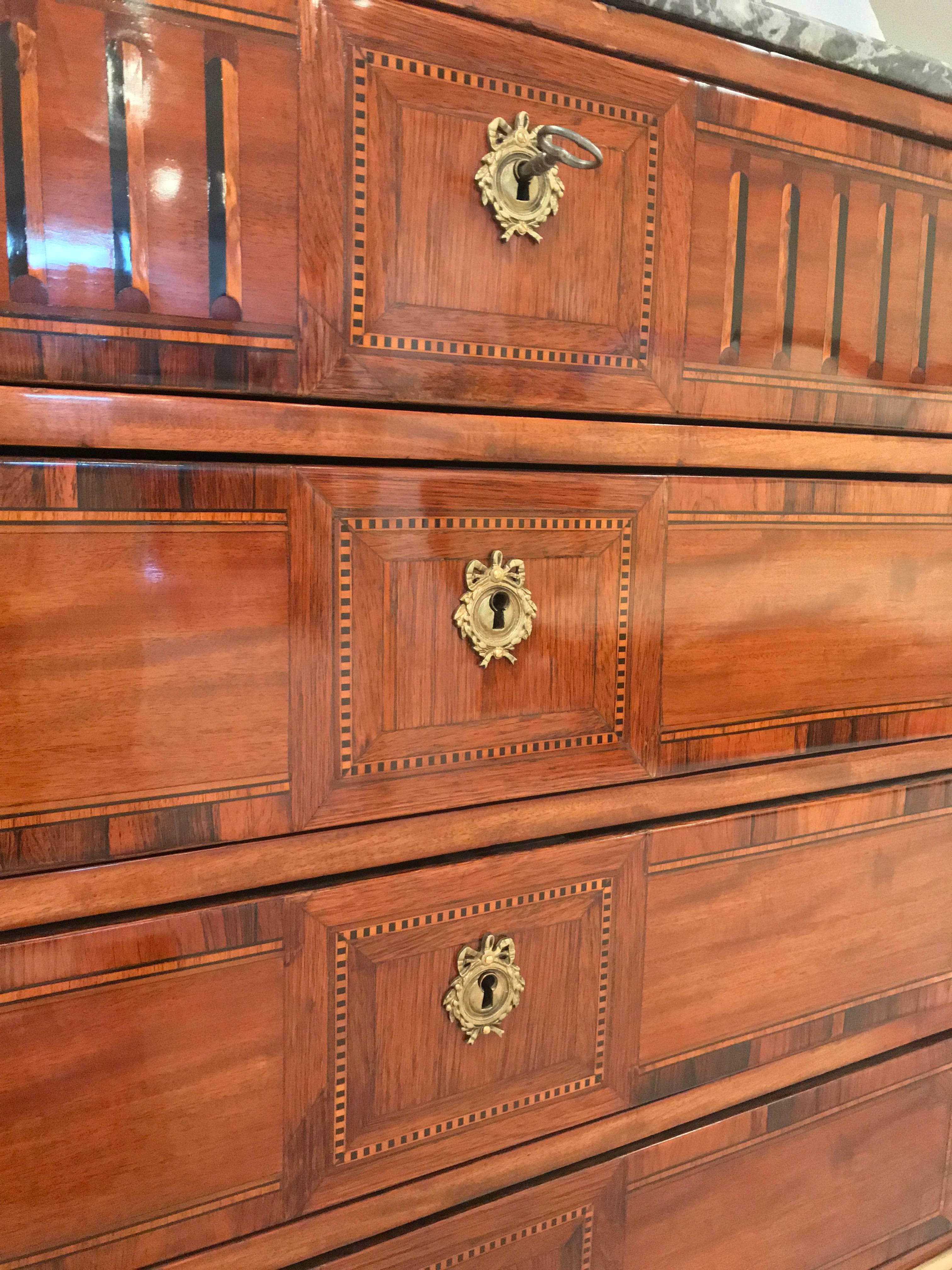 Exquisite 18th century Louis XVI chest of drawers, France 1780, beautiful kingwood, mahogany and elm wood veneer and marquetry. Almost square body on four small pointed feet. The front is divided by four drawers. Original grey marble top. Good