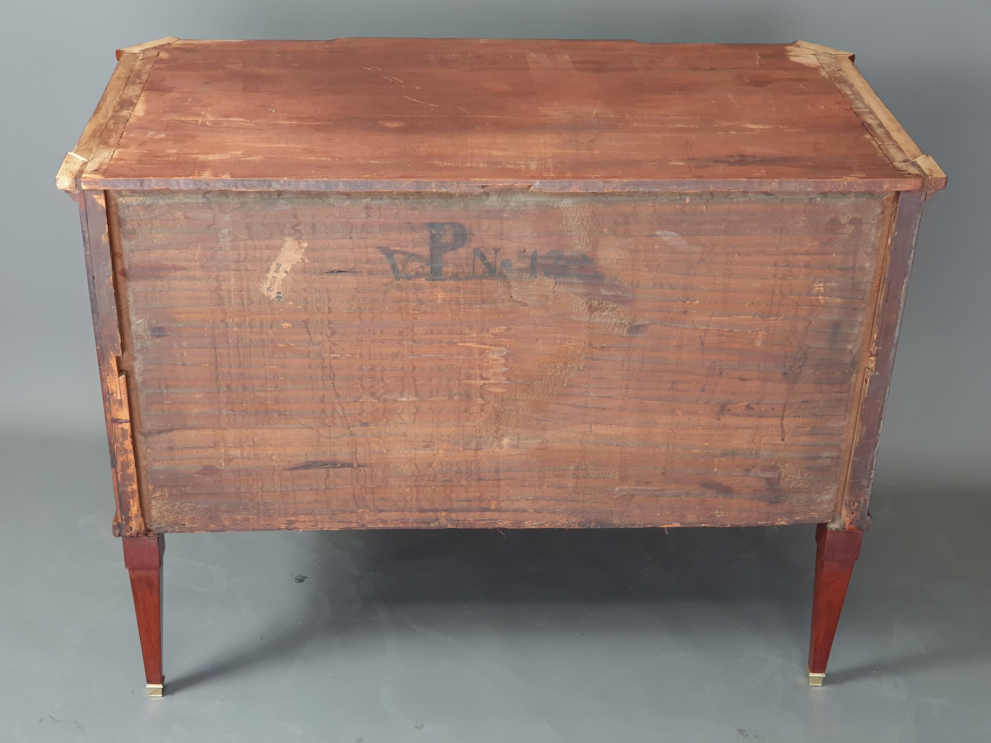 Louis XVI Commode in Mahogany For Sale 6