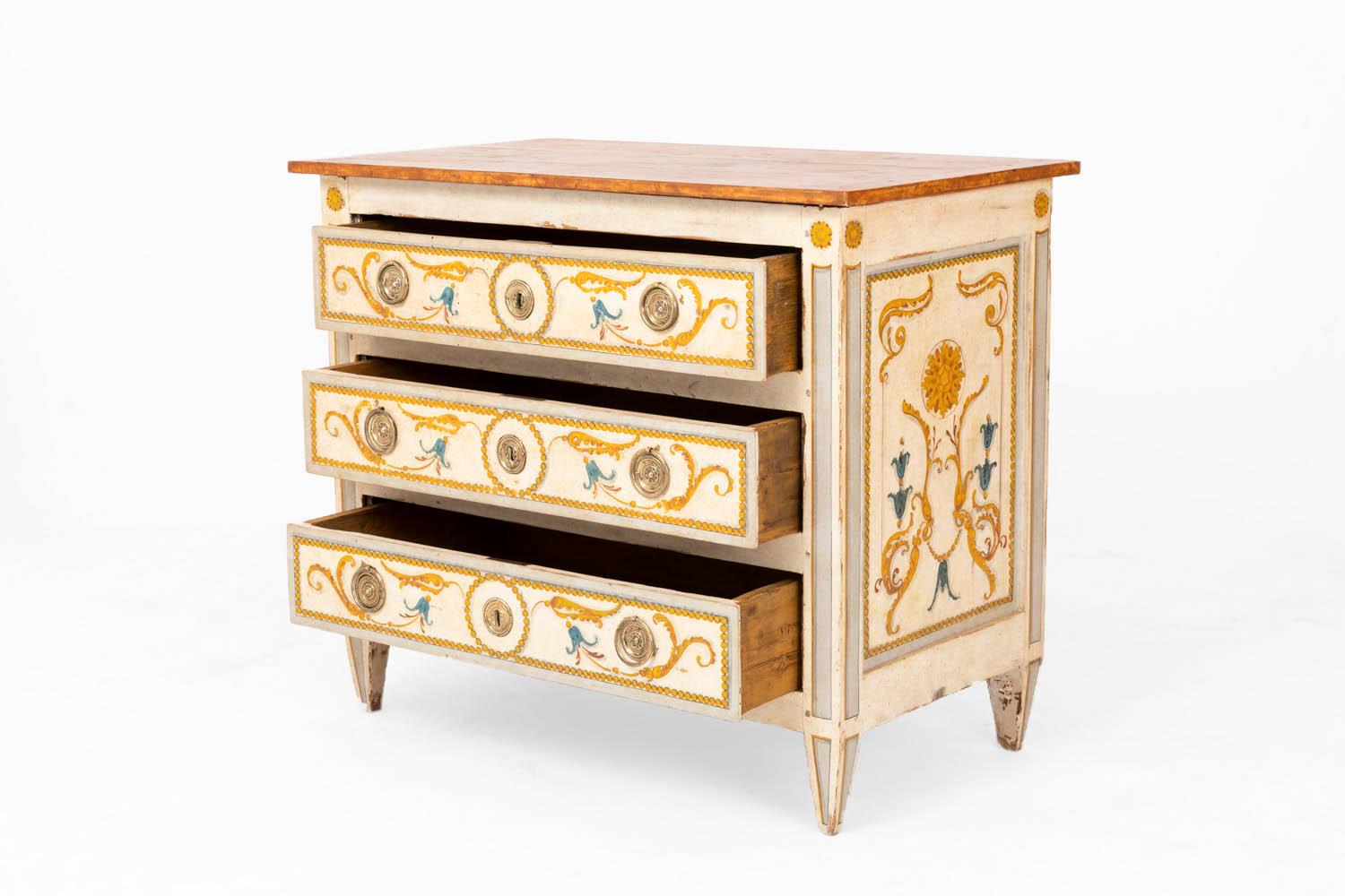 Louis XVI Commode in Painted Wood and Gilt Bronze, 18th Century (Louis XVI.)
