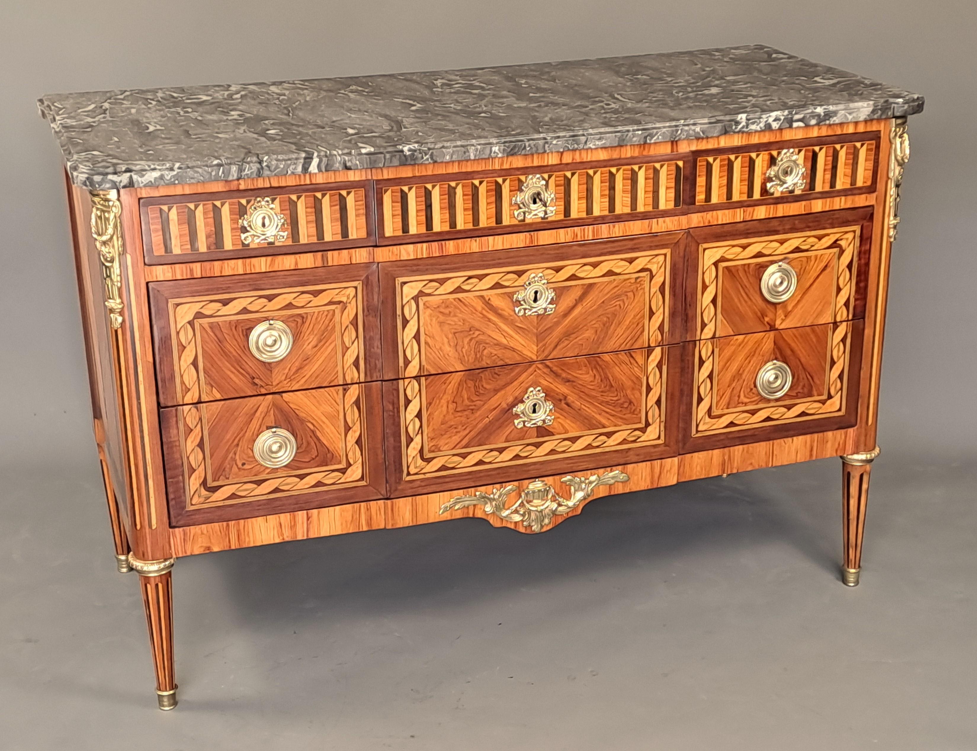 Louis XVI Commode Stamped Nicolas Virrig In Good Condition For Sale In BARSAC, FR