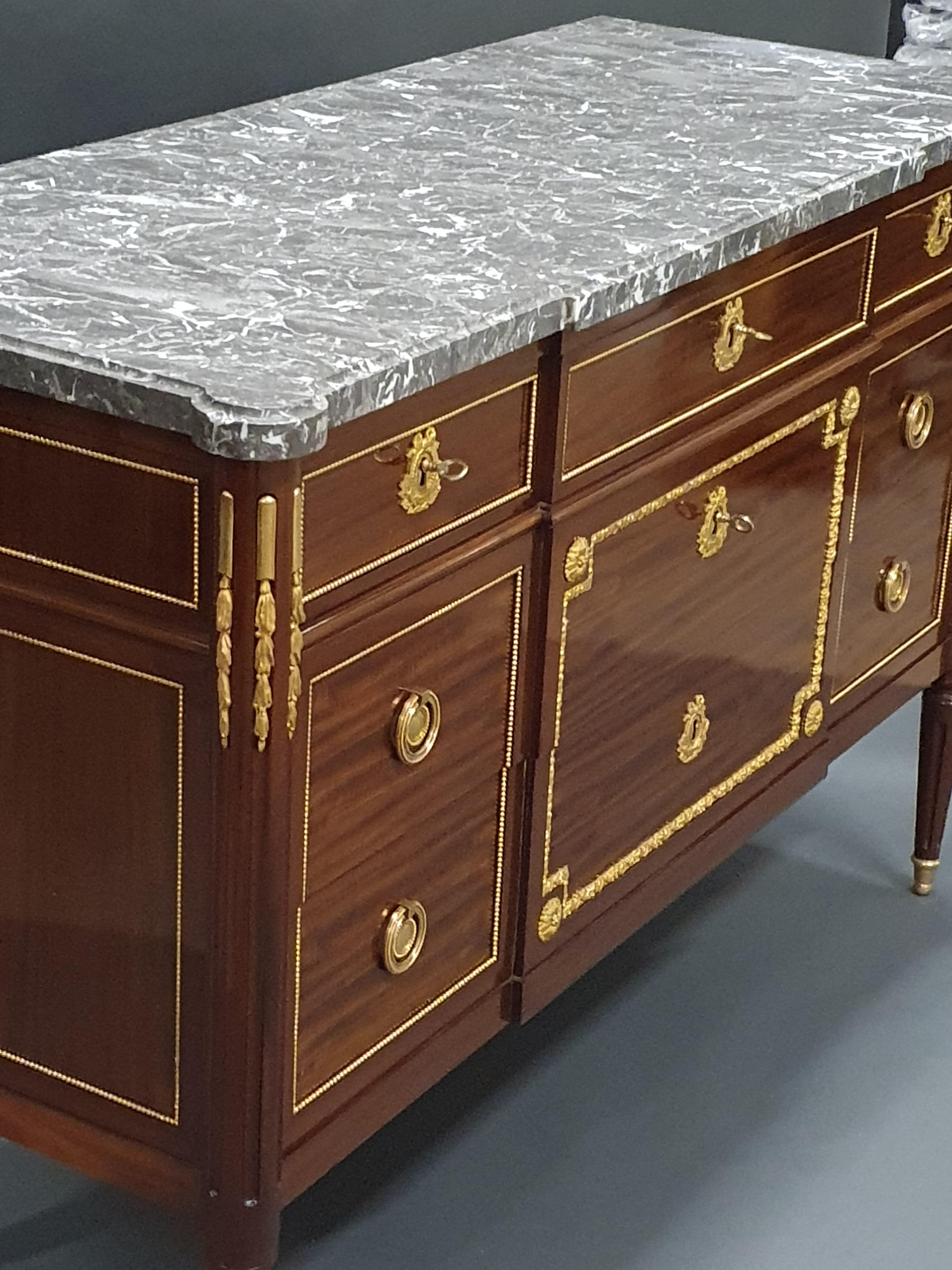 Louis XVI Commode Stamped Rinck In Paris After A Riesener Model In Good Condition In BARSAC, FR