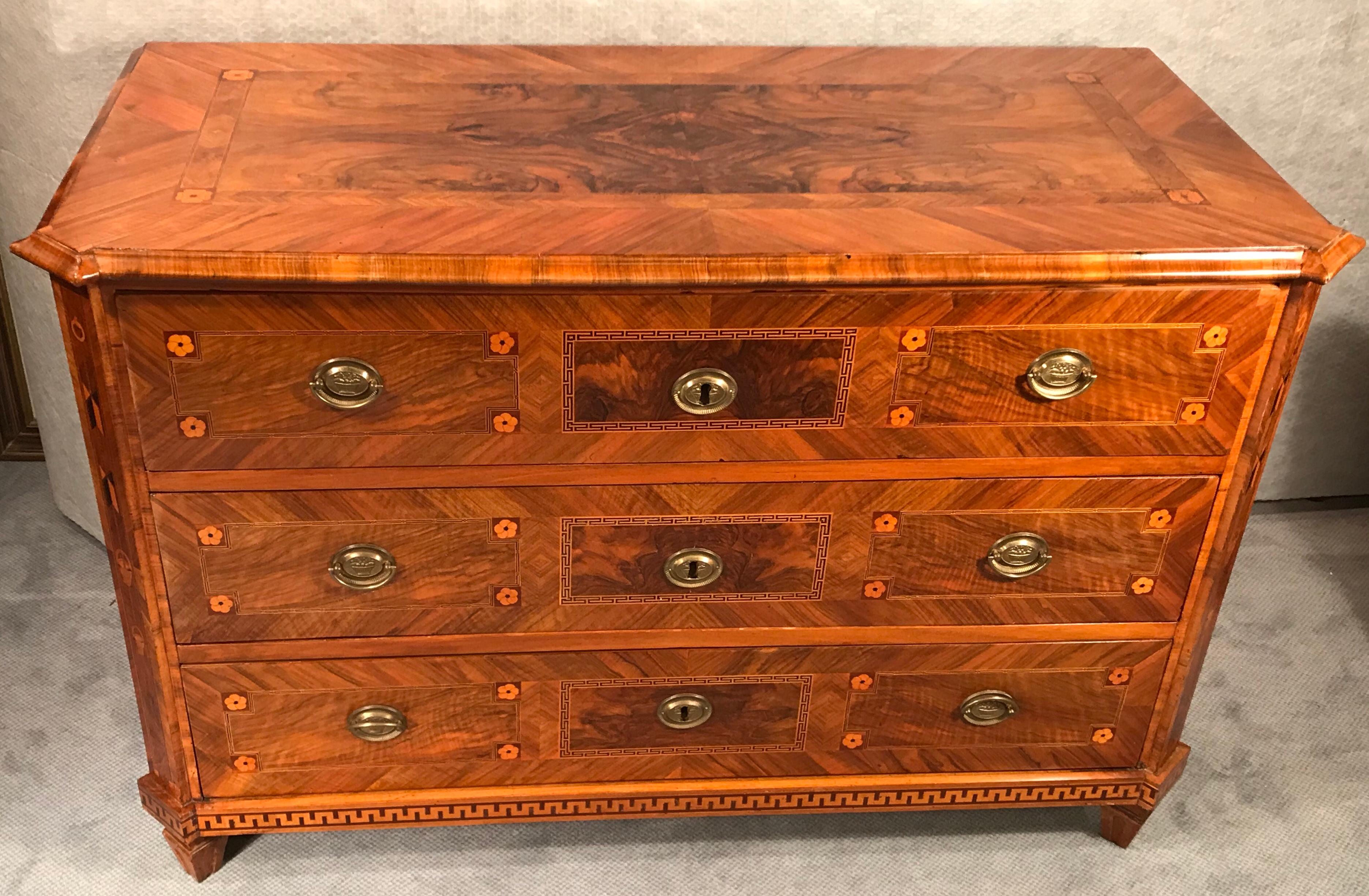 Louis XVI Commode, Walnut, Southern Germany, 1780 In Good Condition In Belmont, MA
