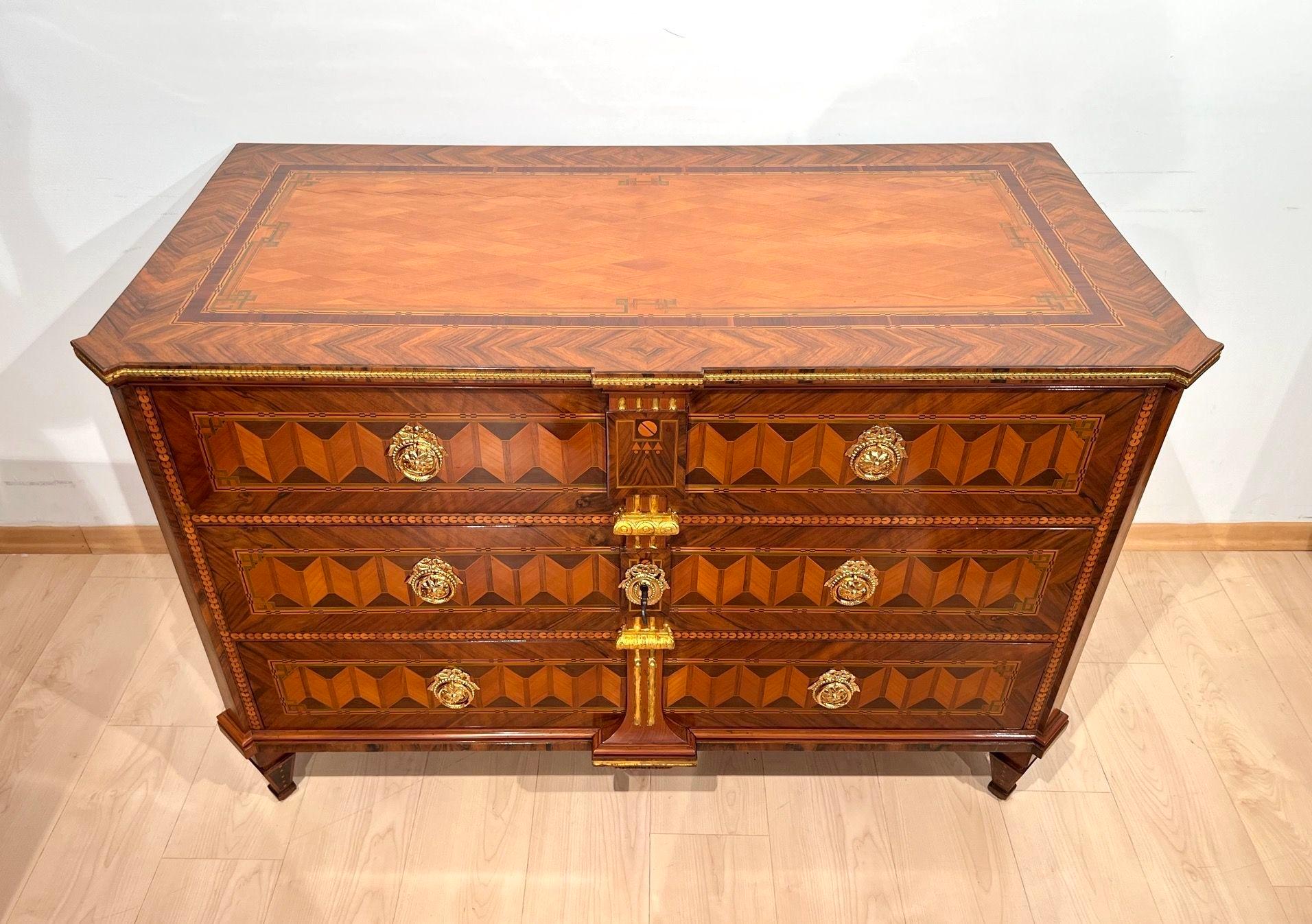 Elegant straight-lined neoclassical Austrian 'Josephine' or Louis XVI. period Commode or Chest of Three Drawers from Vienna, Austria from the late 18th Century about 1790.
Walnut and cherry veneer on softwood with inlays in plum, maple, ebony and