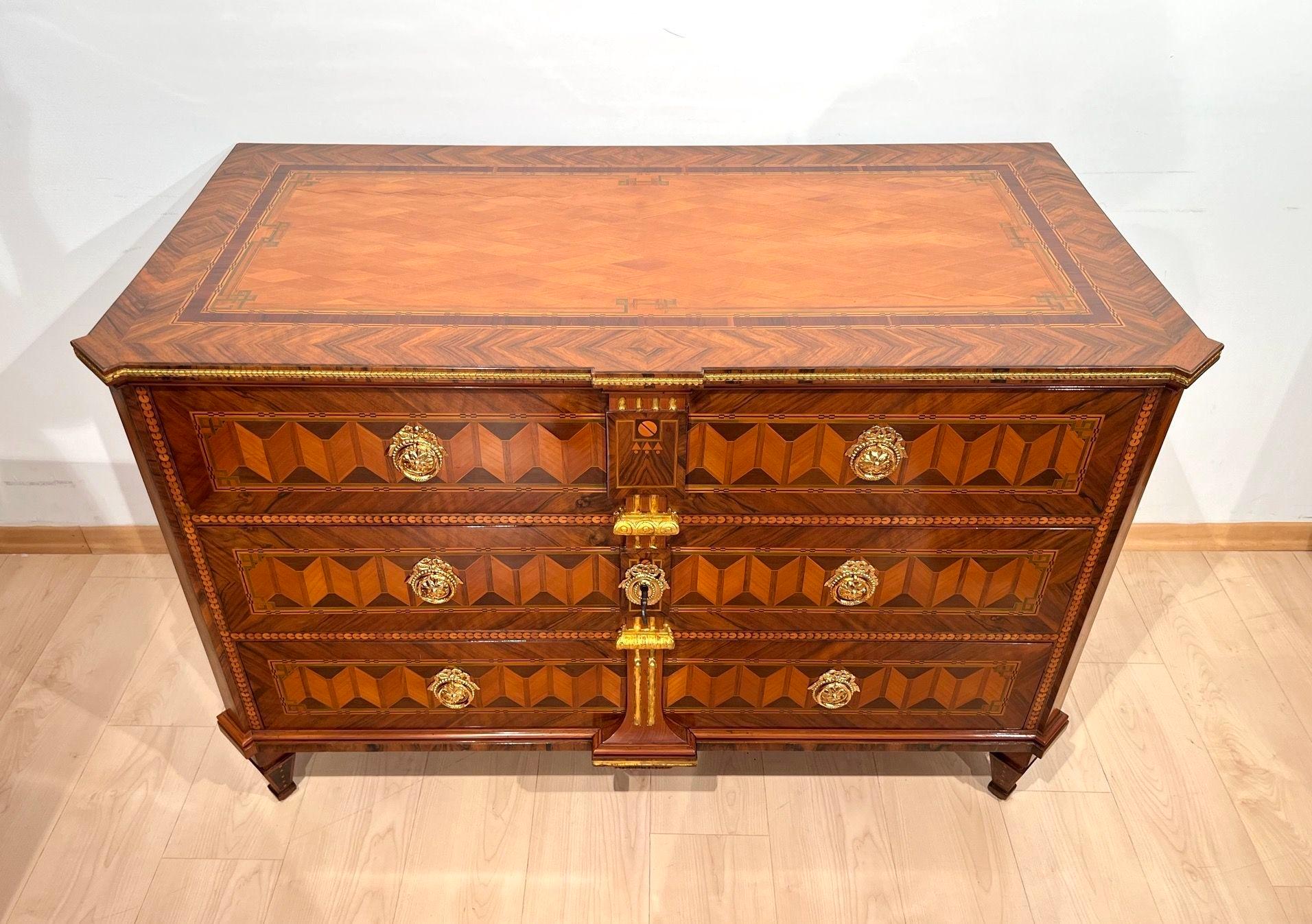 Bellissima commode / cassettiera a 3 cassetti Luigi XVI o austriaca 