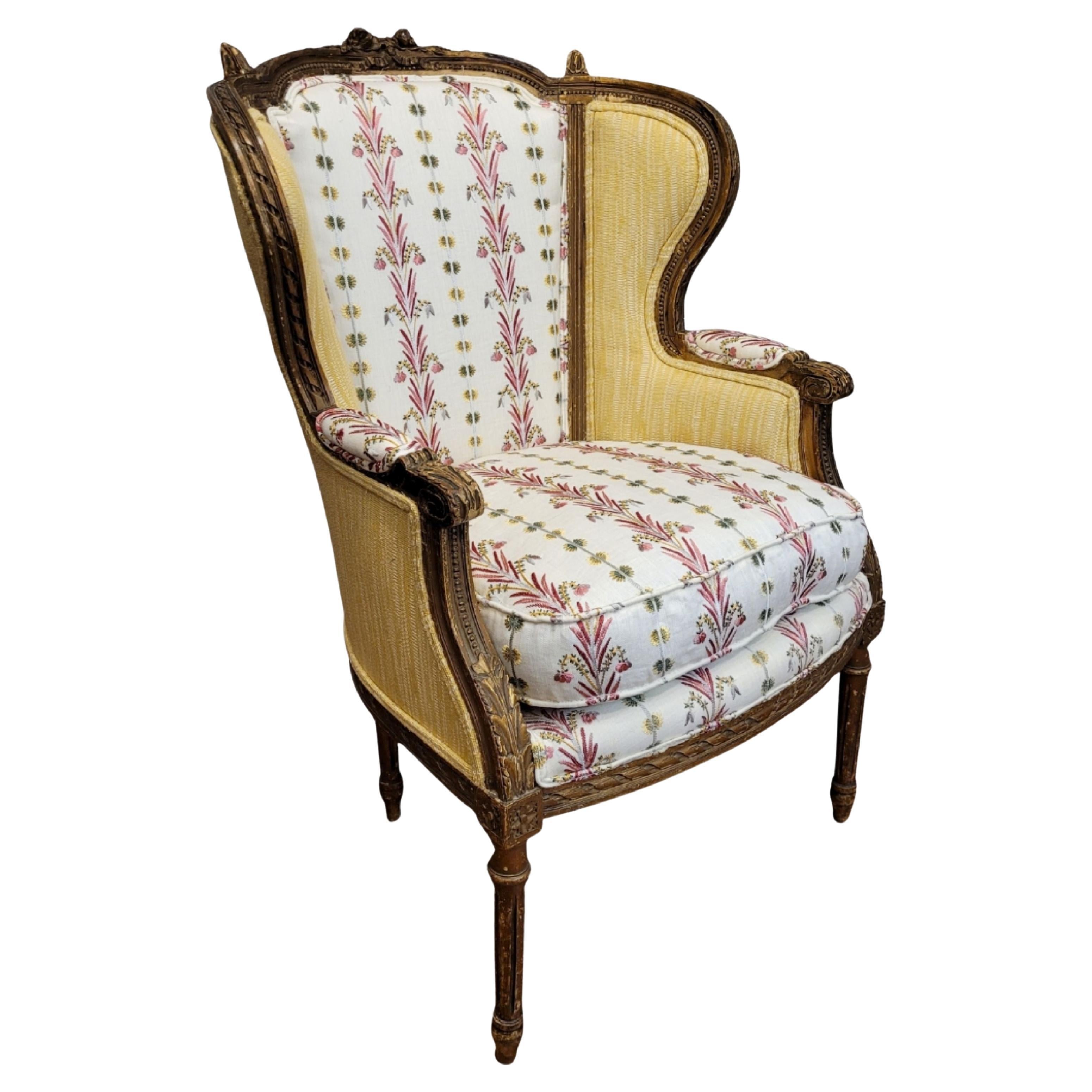 Poltrona Corbeille Luigi XVI in legno, tessuto Pierre Wood ricamato giallo